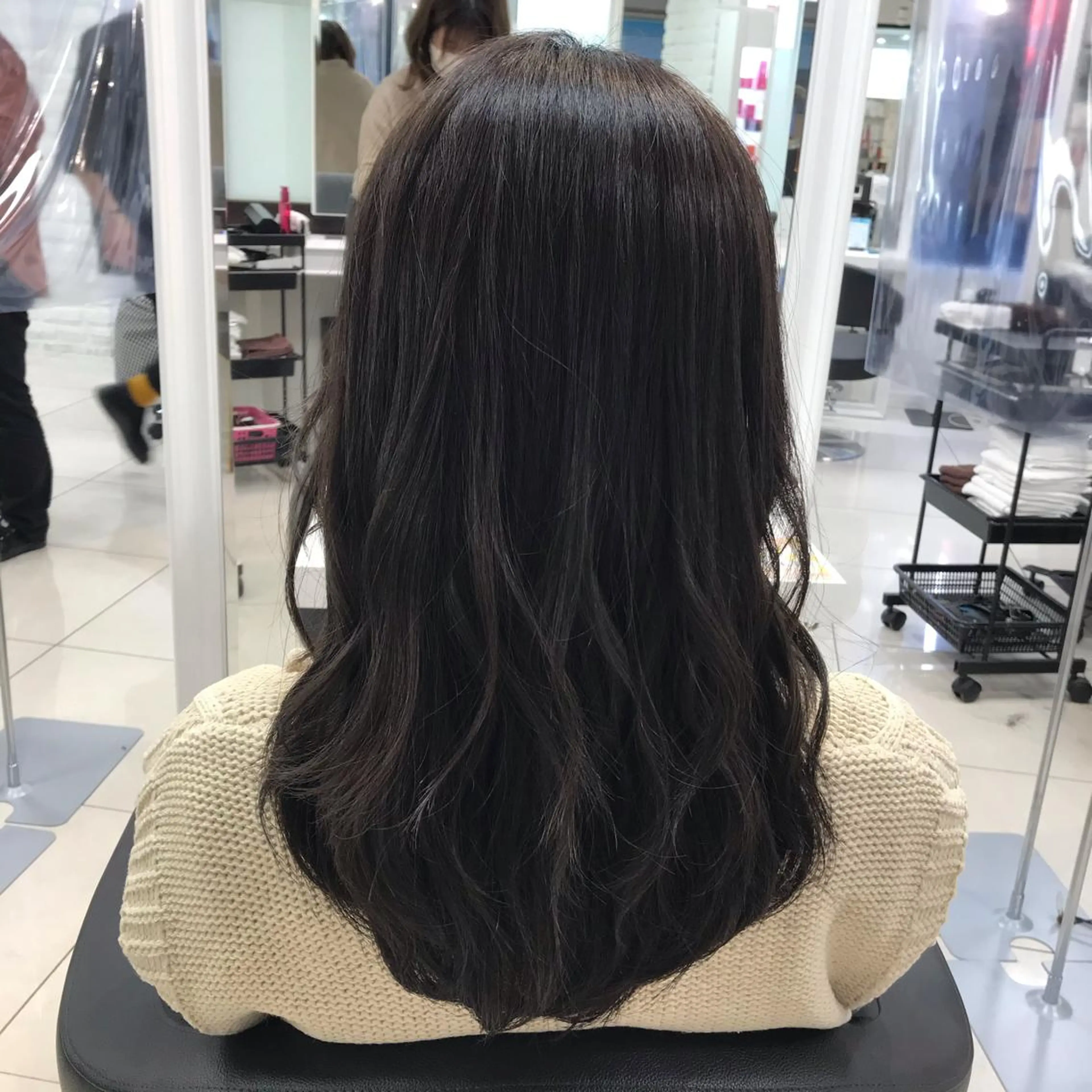 セミロング カラー グレージュ イルミナカラー レイヤーカット カット ヘアカラー トリートメント 暖色カラー🌹 中山由梨のヘアスタイル