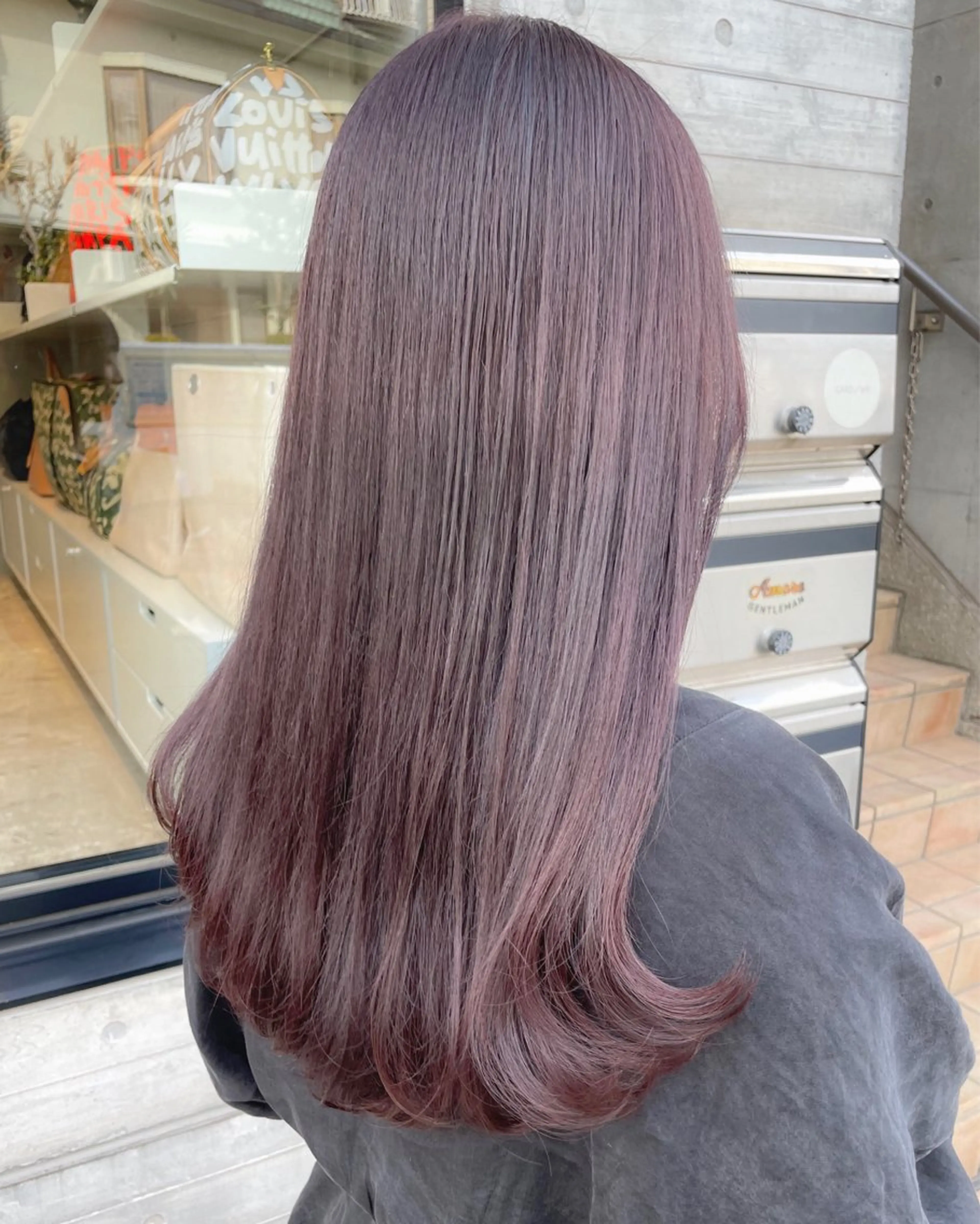 ロング カラー ブラウンカラー ラベンダーカラー ピンクカラー ピンクラベンダー ピンクラベンダーブラウン カット ヘアカラー トリートメント 【arc】Ruri コテ巻き風パーマのヘアスタイル