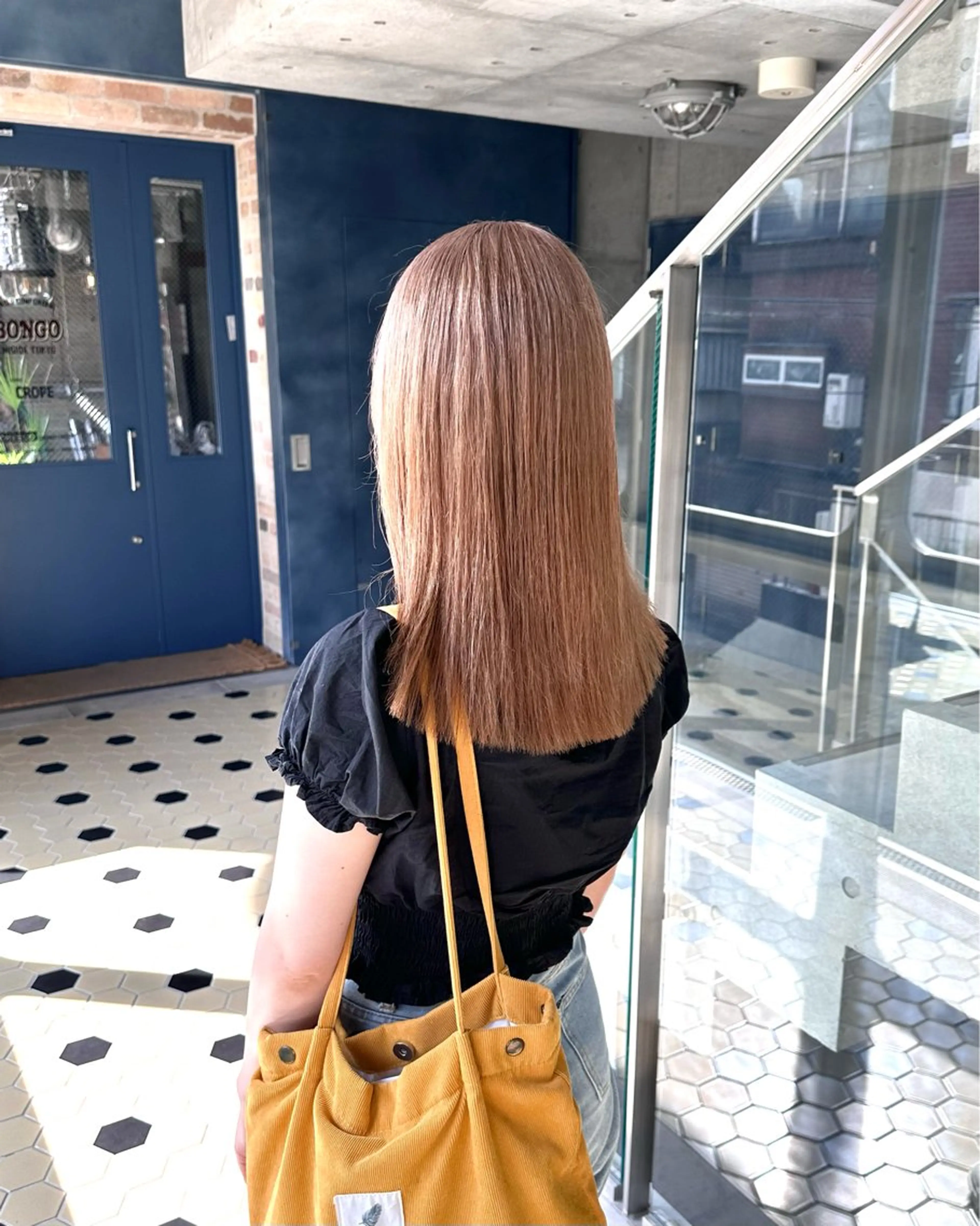 セミロング ヘアカラー トリートメント 抜きっぱなしブロンド ササキカズマのヘアスタイル