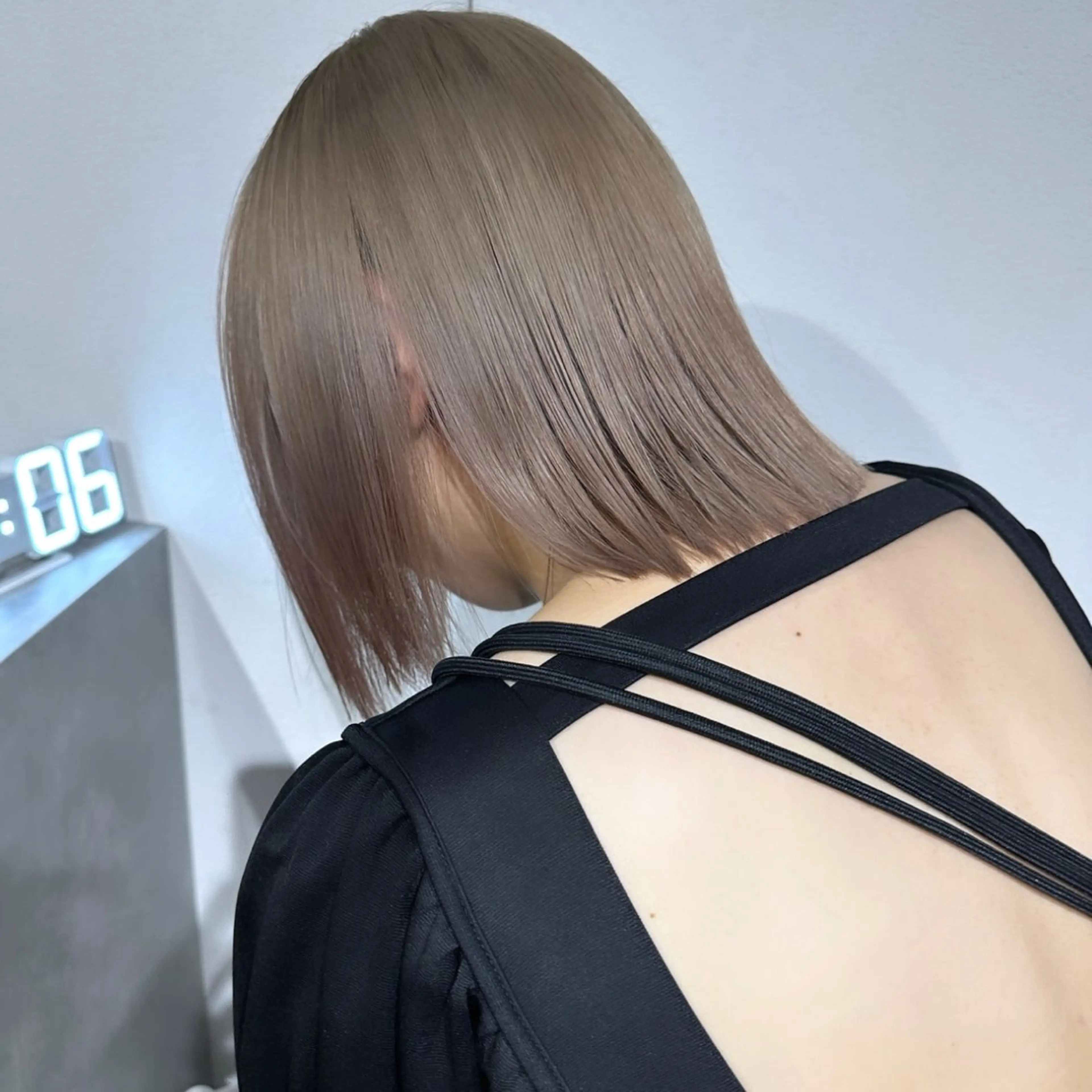ショート カラー ベージュカラー デザインカラー ダブルカラー ハイトーンカラー イルミナカラー カット ヘアカラー トリートメント 心斎橋ダブルカラー ボブ/レイヤーのヘアスタイル
