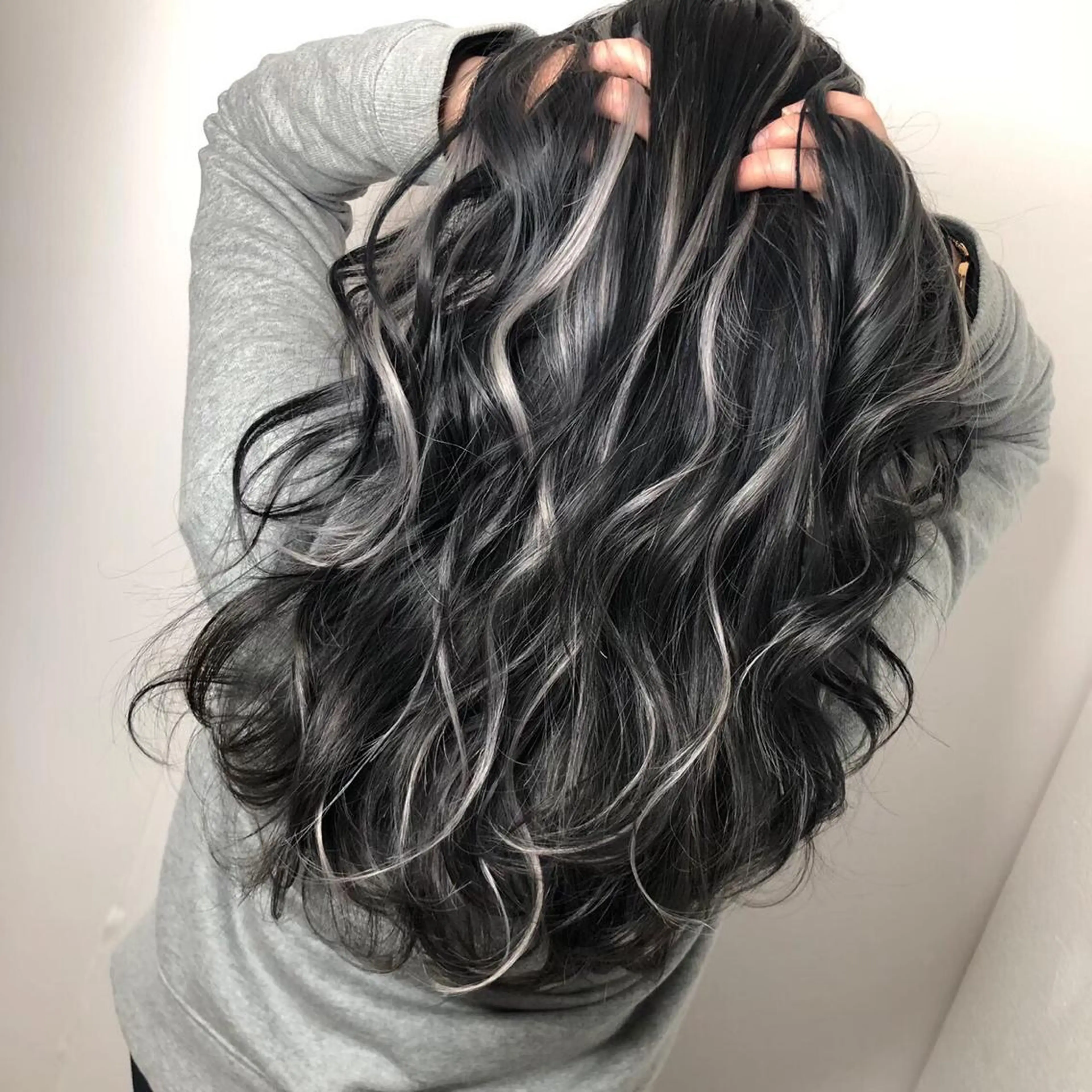 ロング カラー ハイライトカラー 3Dハイライト ハイライト ヘアカラー トリートメント mahaloha千代田所属・大橋 輝久のヘアスタイル