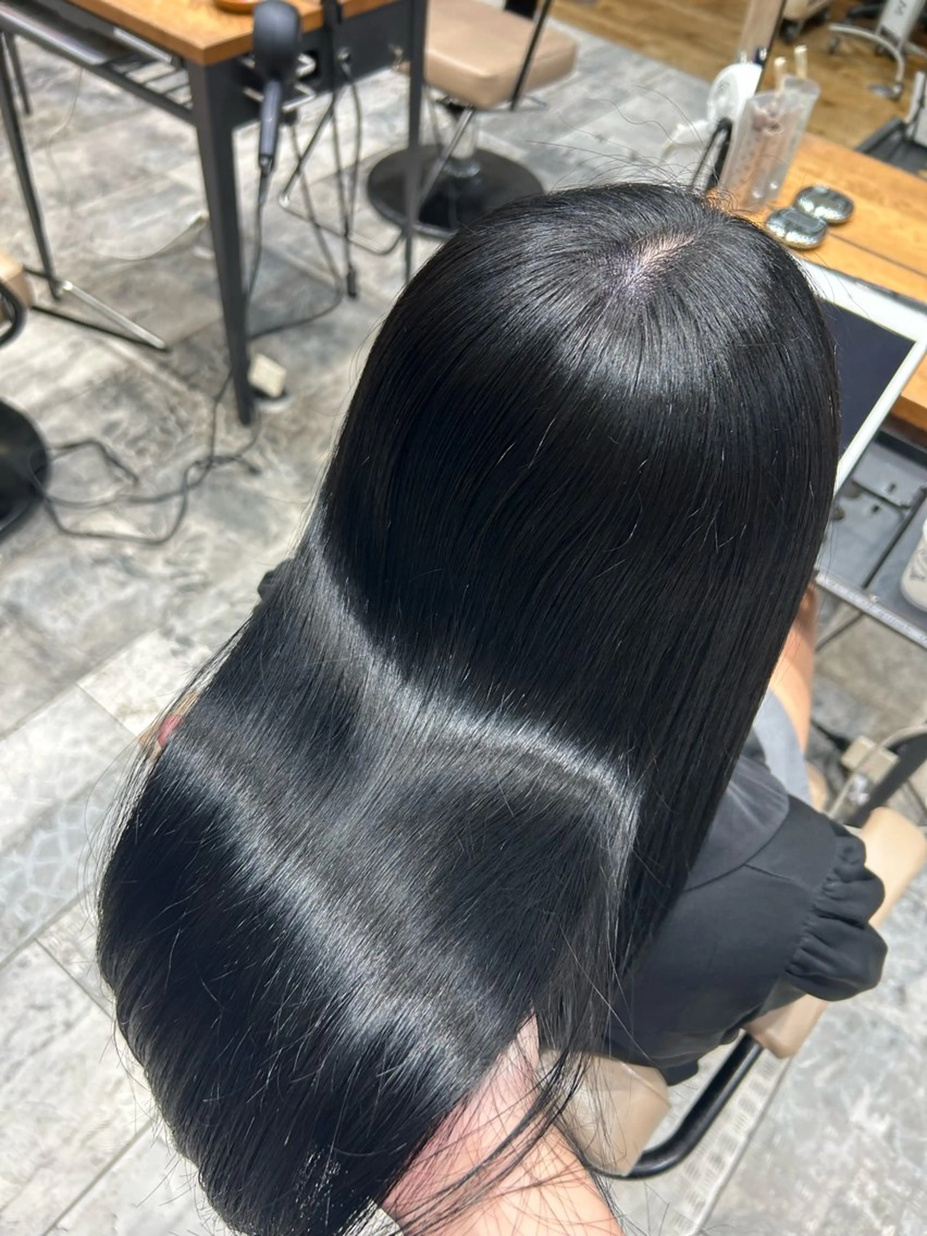 ミディアム カラー 和田 茉日琉のヘアスタイル