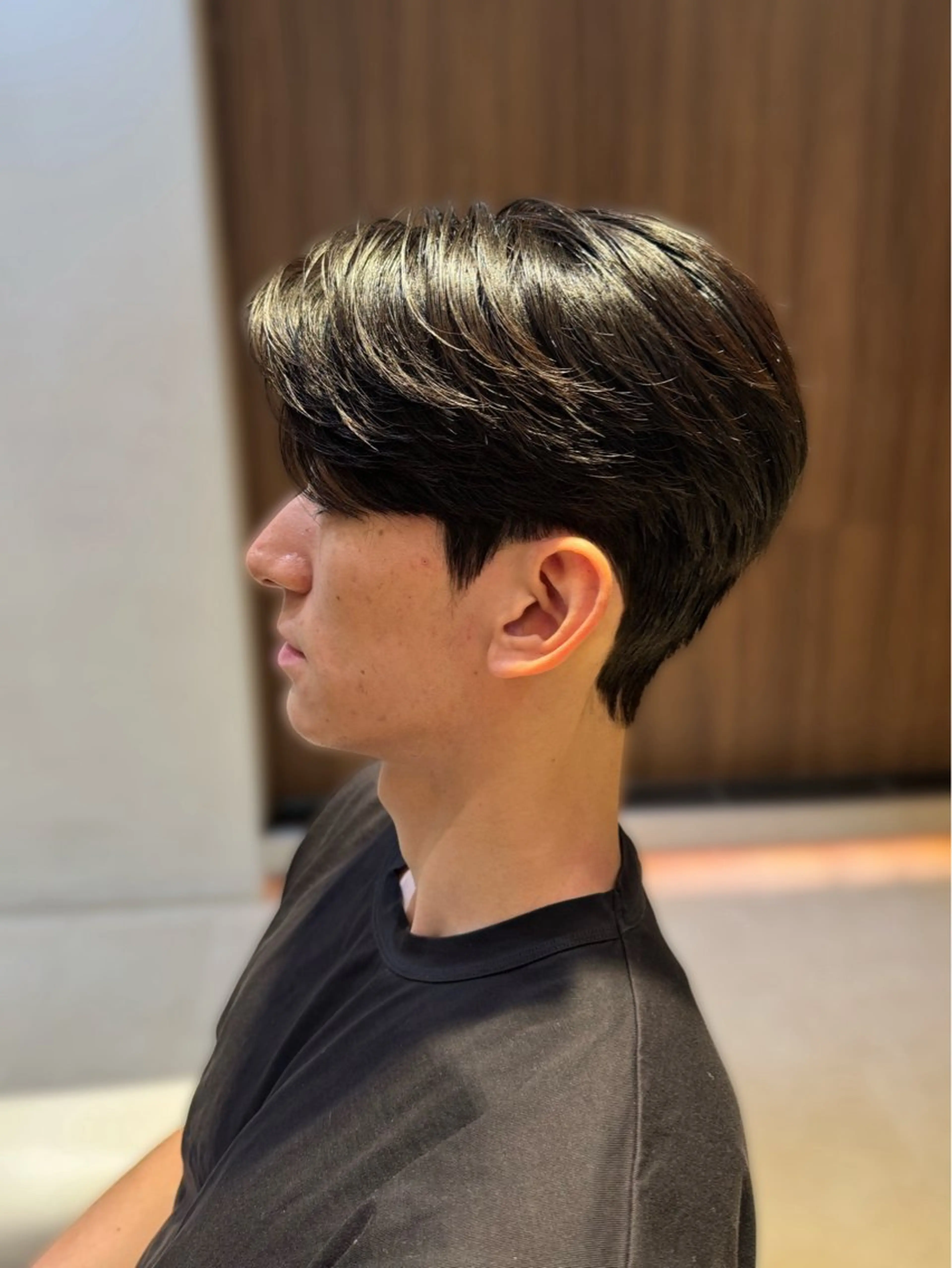 ショート パーマ メンズ センターパート コンマヘア ダウンパーマ カルマパーマ メンズ韓国風 KIM 🇰🇷 カルマ／ダウンパーマのヘアスタイル