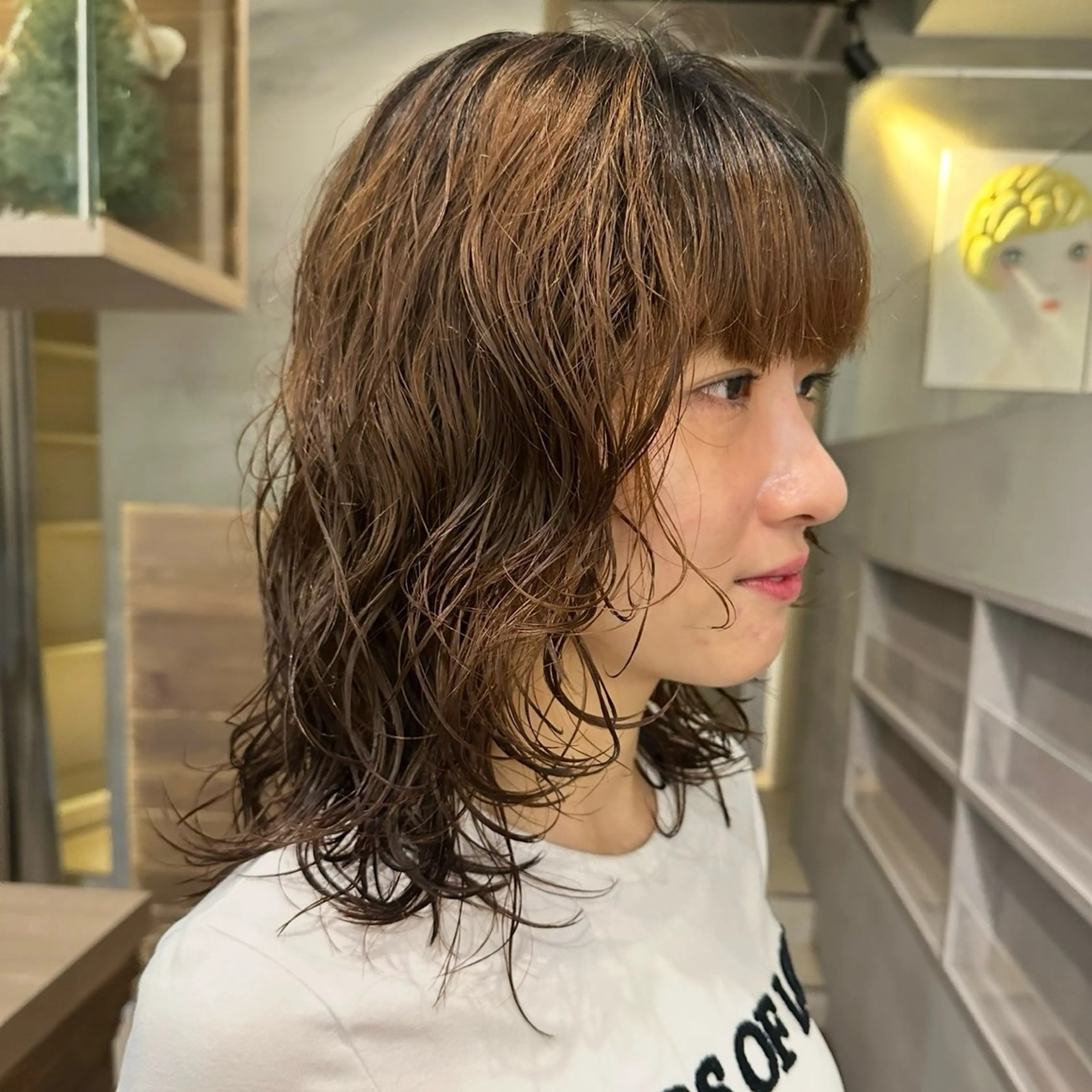 ミディアム パーマ ミディアムパーマ カット パーマ トリートメント Anti Ours所属・HINA/縮毛矯正 /パーマ/ハイトーンのヘアスタイル