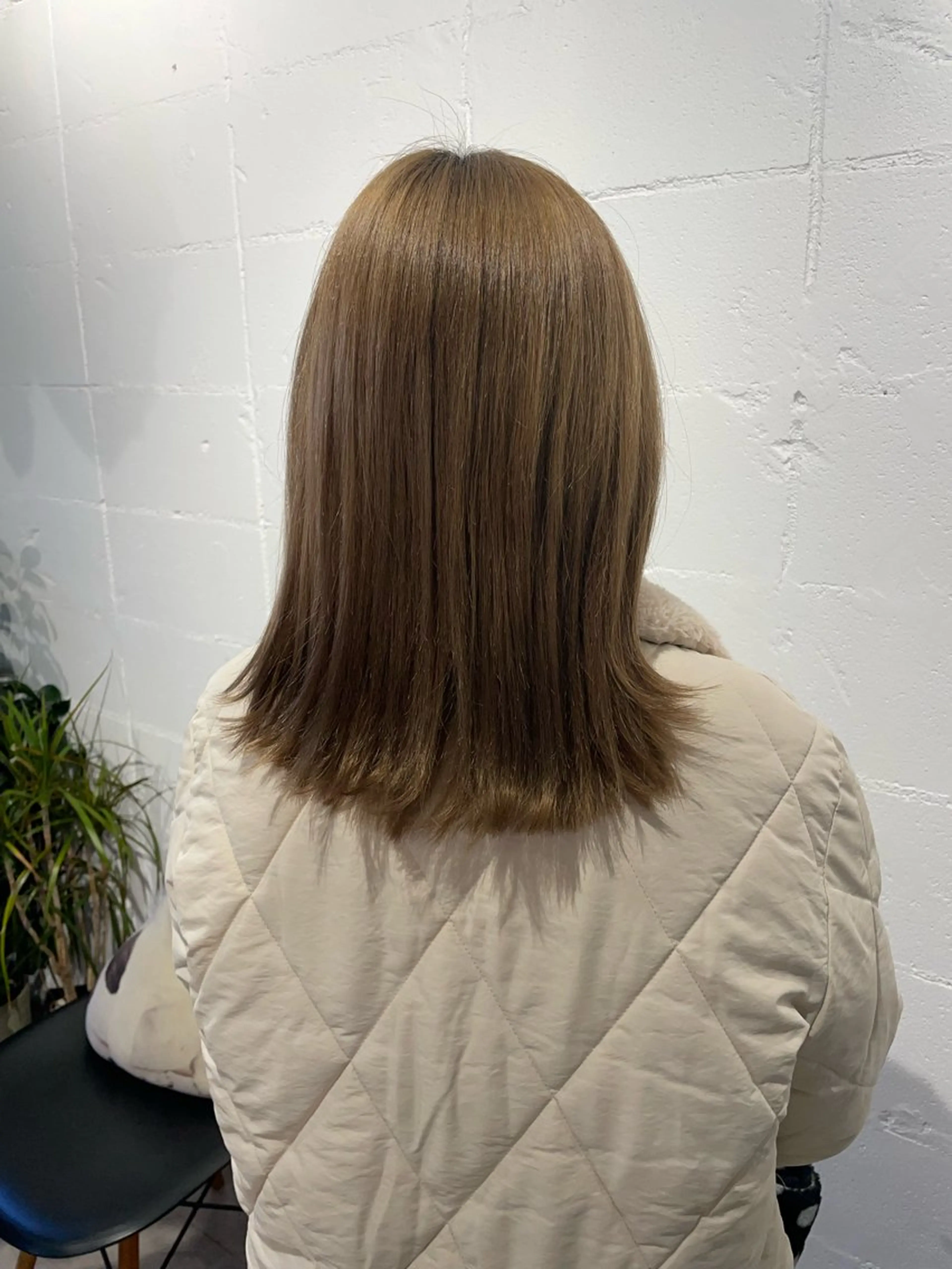 ミディアム 切りっぱなしボブ アッシュ ボブ くせ毛 外国人風カラー ヘアカラー 立野 真理恵のヘアスタイル