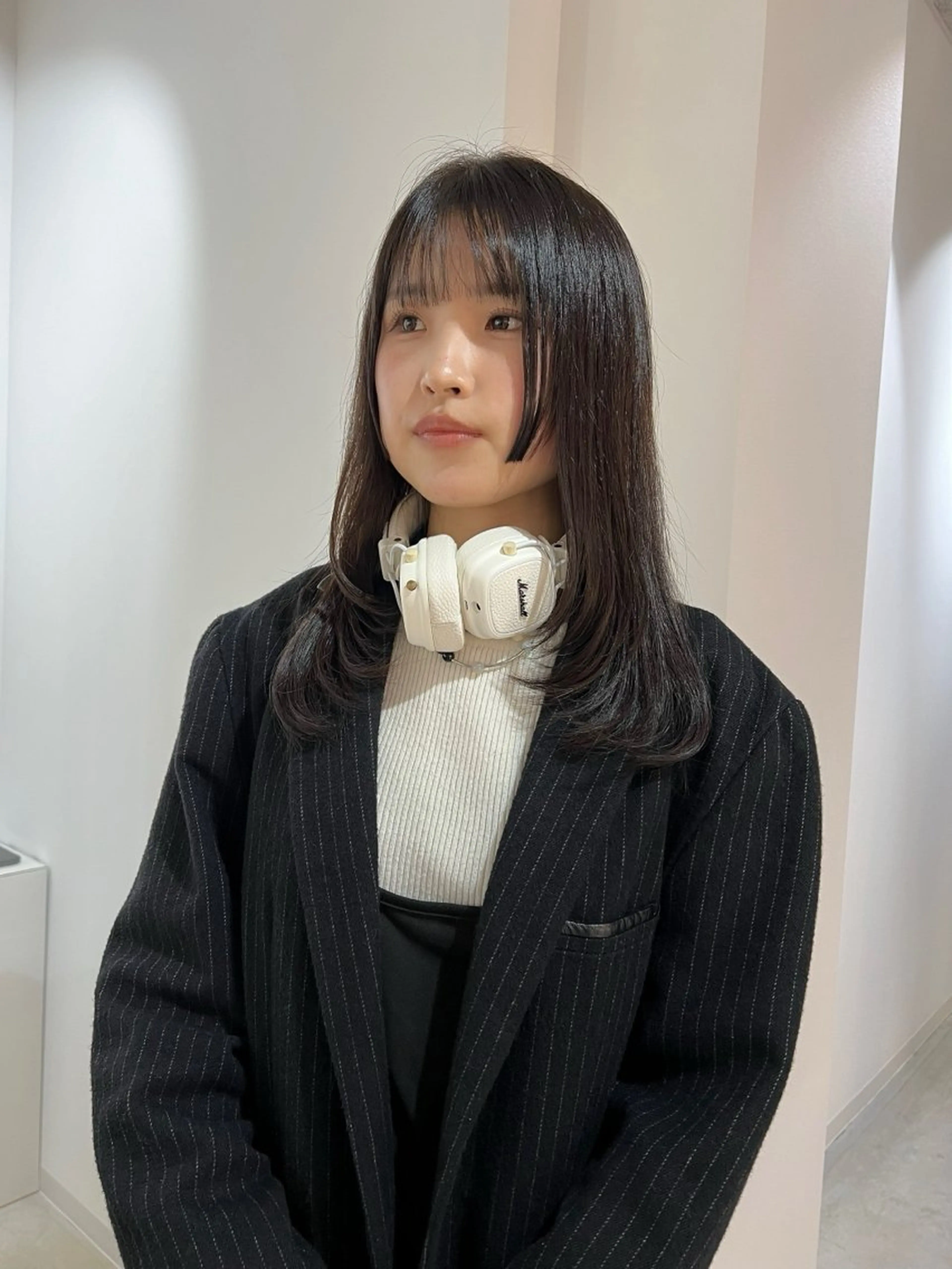 セミロング 顔まわりレイヤー 顔周りカット 姫カット レイヤーカット VISION 巻幡野花のヘアスタイル