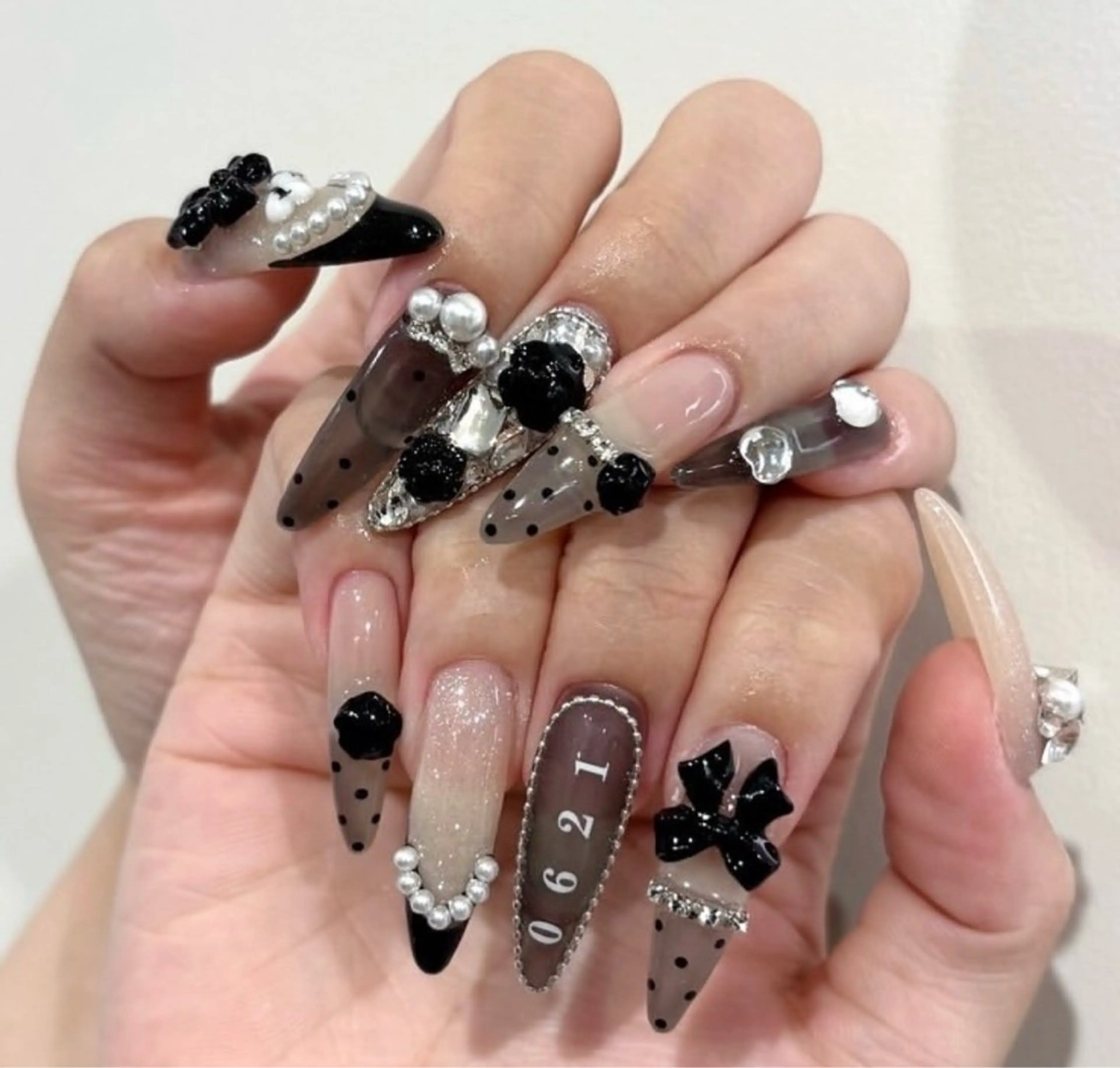 ネイル アートネイル フラワーネイル フレンチネイル ジェルネイル グラデーション ハンドネイル Ryunail所属・Ryu Nail NekoChanのネイルデザイン