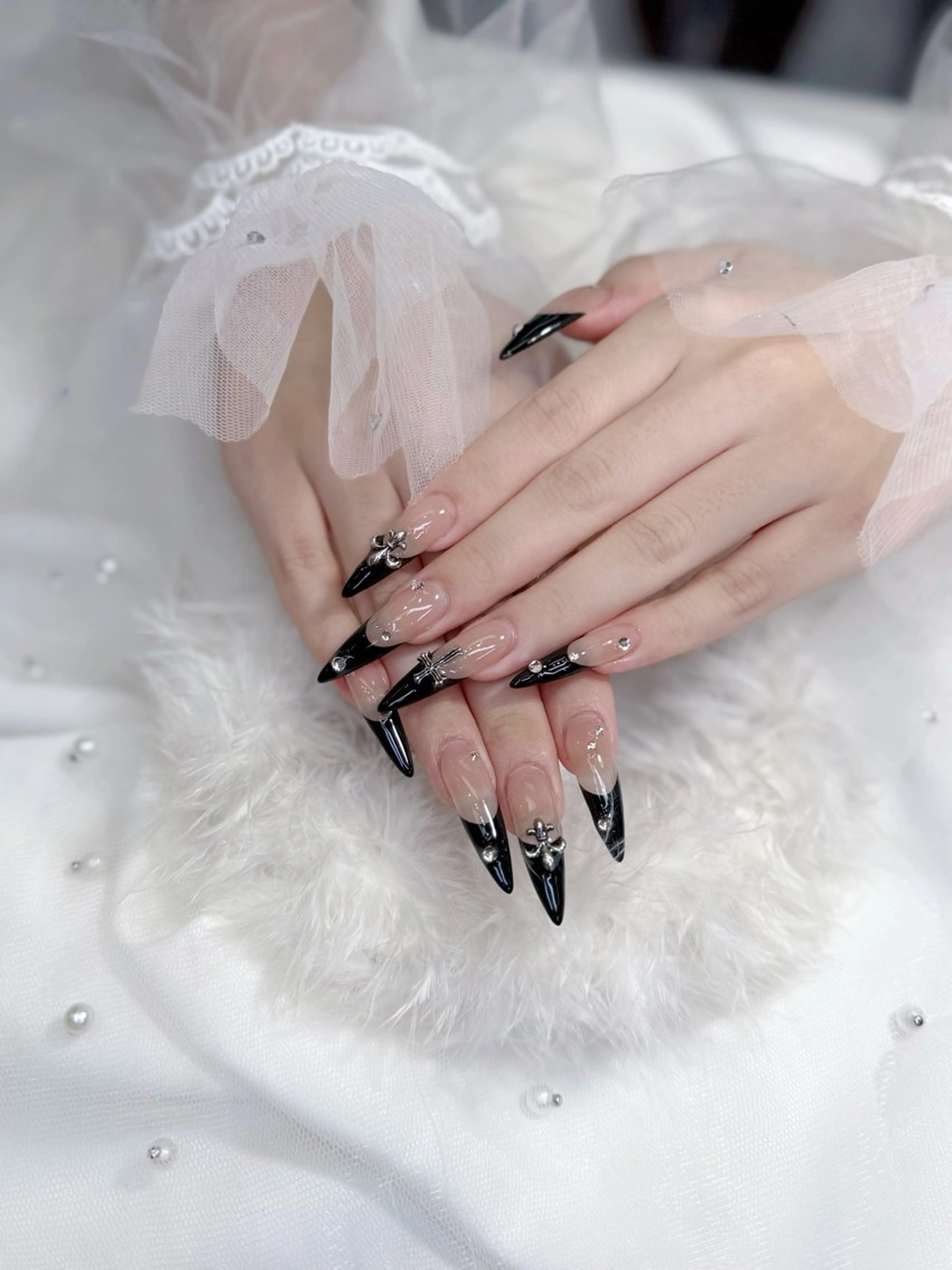 セミロング ハンドネイル Bibi beauty spa Osaka所属・Bibi nail Osakaのネイルデザイン