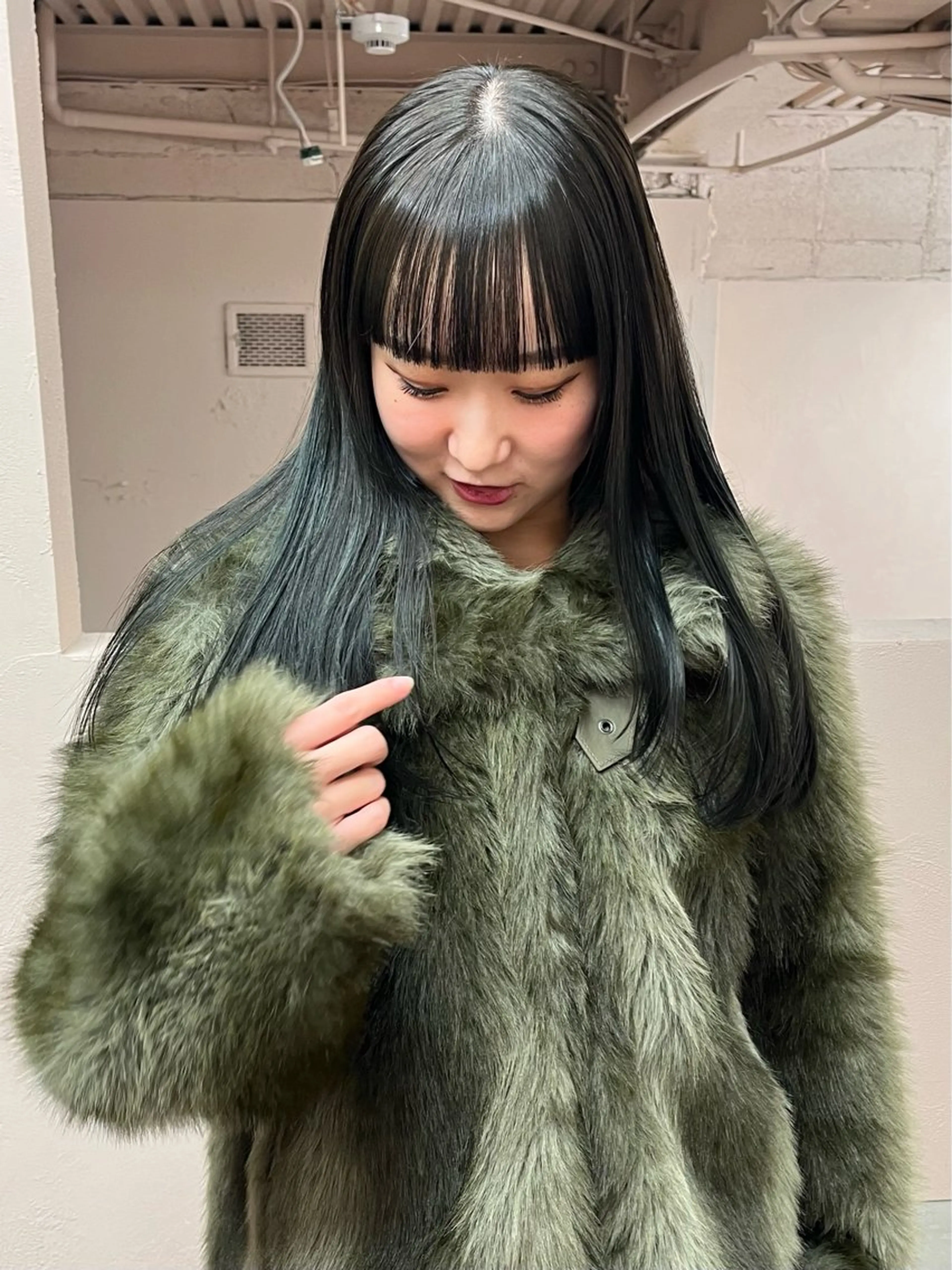 セミロング カラー オリーブカラー iru所属・mi kiのヘアスタイル