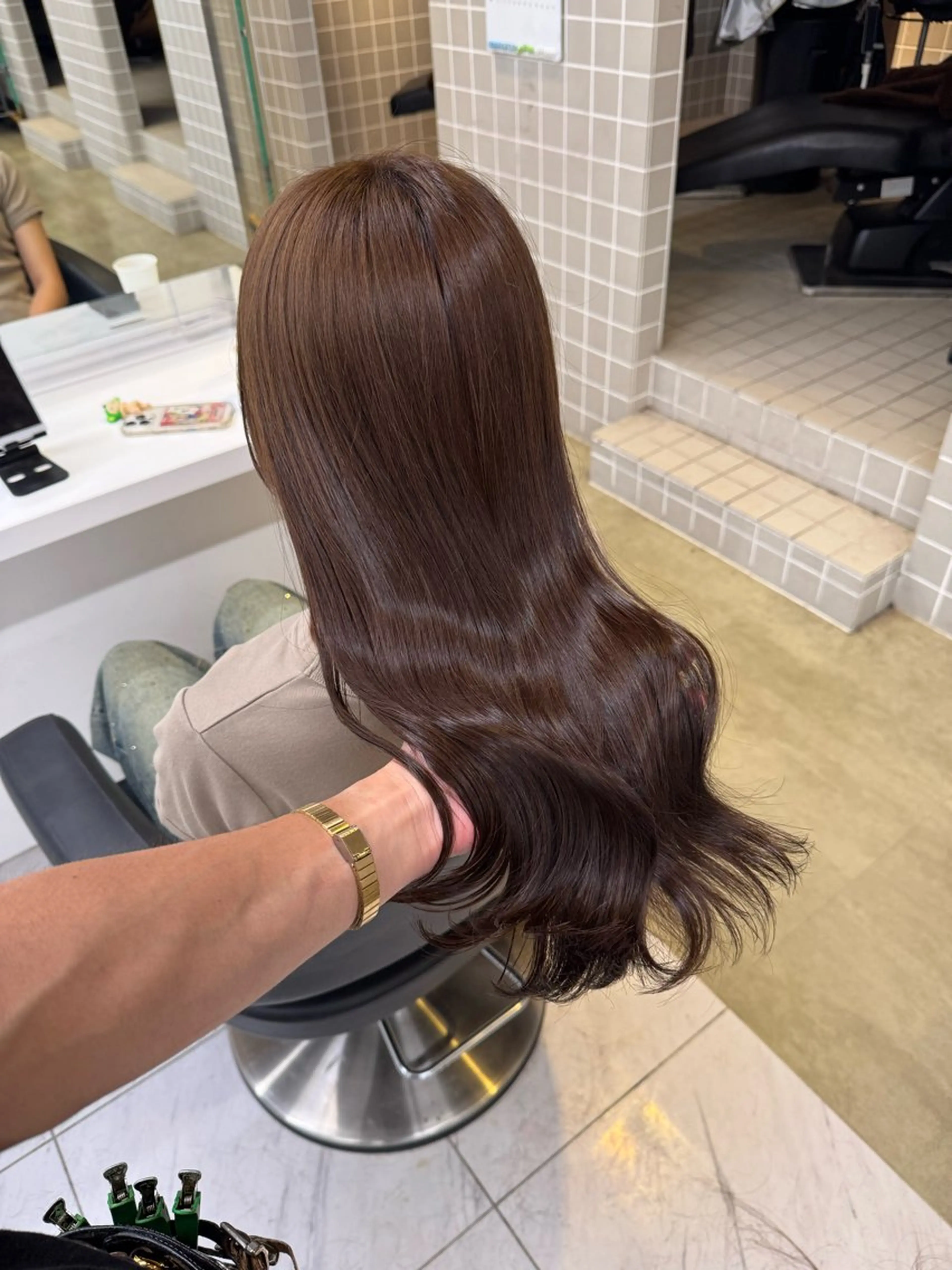 セミロング カラー ヘアアレンジ ベージュカラー ブリーチ ブリーチなしカラー オリーブベージュ ヘアカラー トリートメント ヘッドスパ ヘアセット 韓国トレンドの 達人♡のヘアスタイル