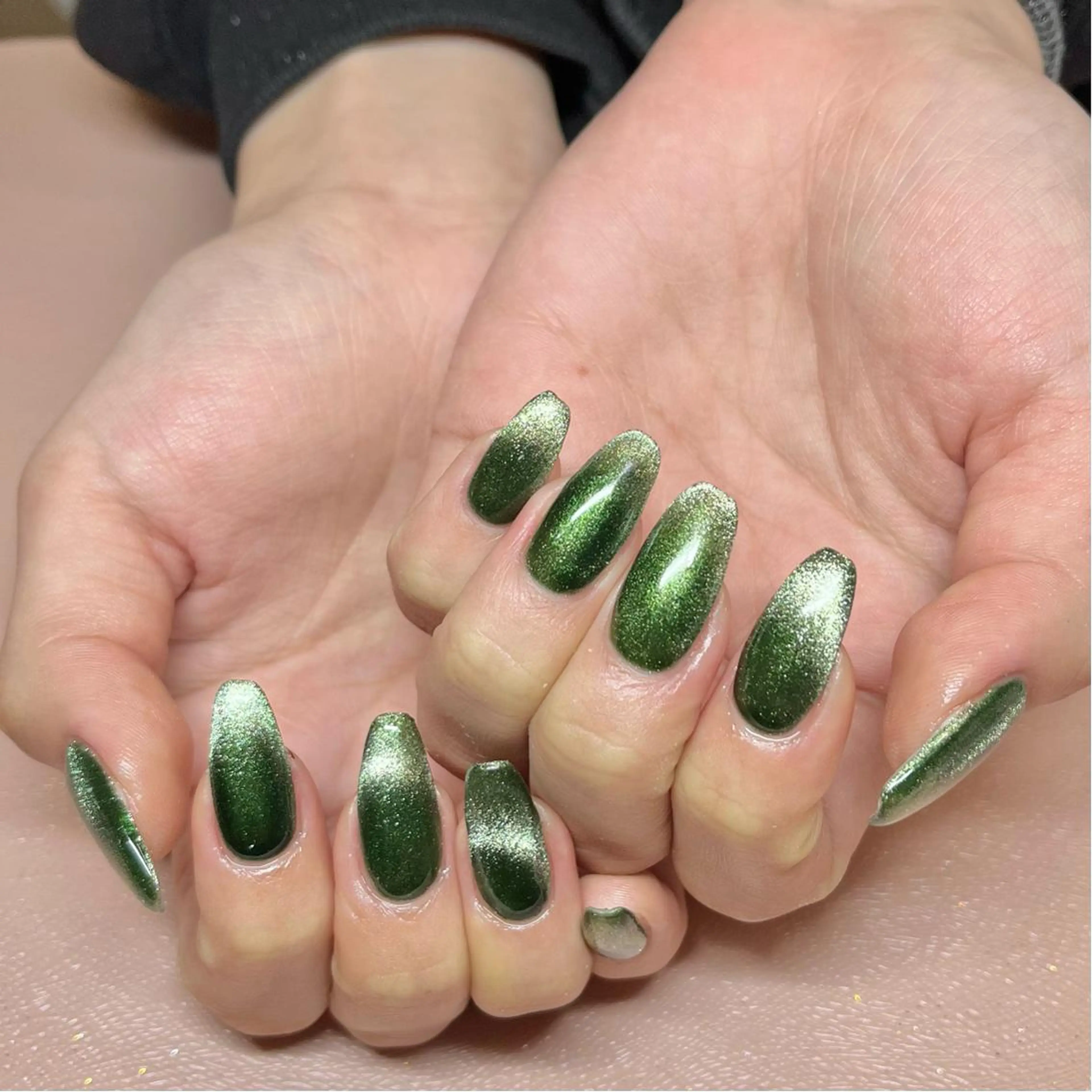 ネイル フレンチネイル グリーン キラキラネイル マグネットネイル ハンドネイル Vogustys Nail 山田のネイルデザイン