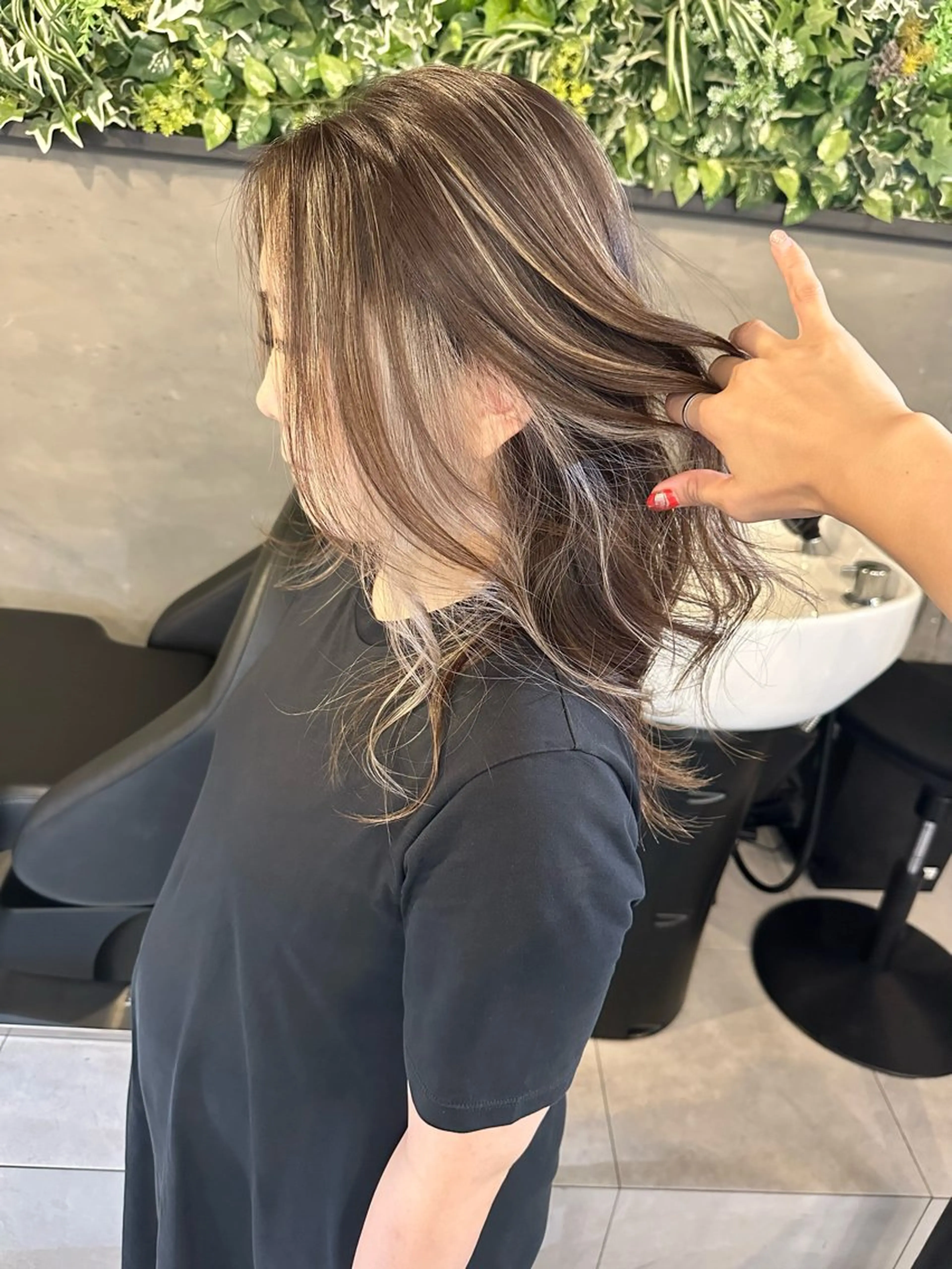 セミロング カラー ハイライトカラー ハイライト 森本 笑のヘアスタイル