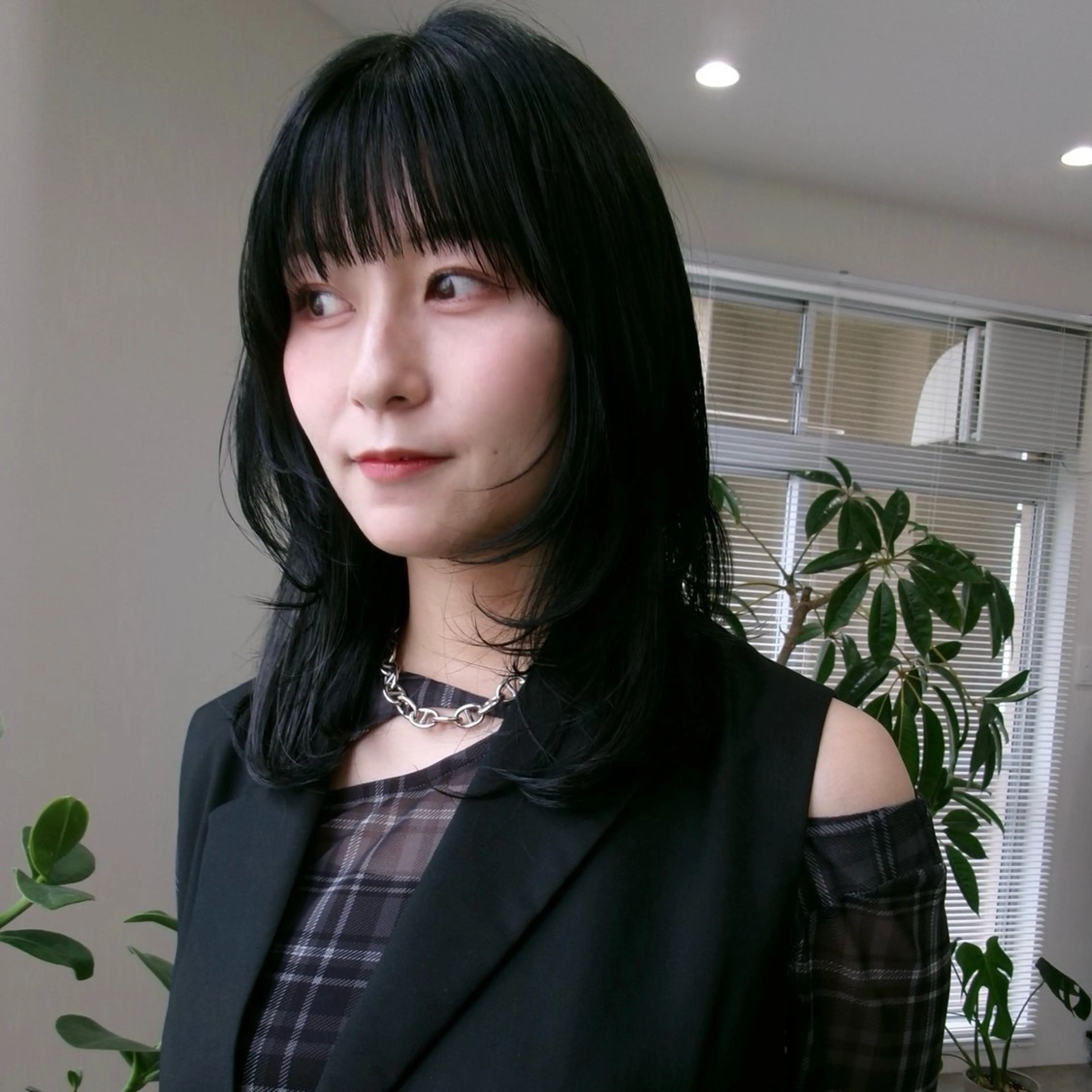 ロング カラー 黒髪 ブルーカラー ブルーブラック レイヤーカット カット ヘアカラー arisa/暖色 /伏見のヘアスタイル