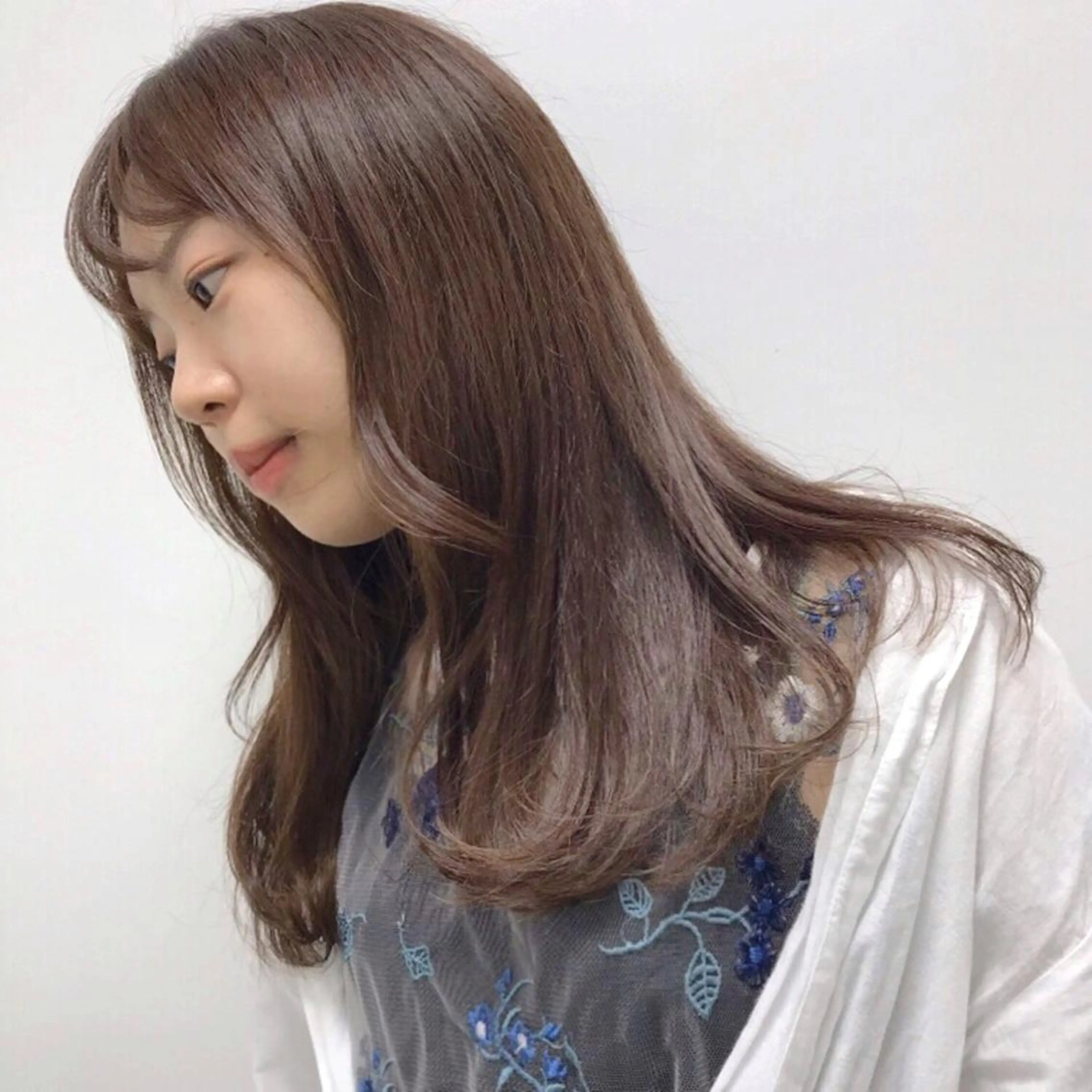 セミロング カラー HARUNA🤍 色持ち良いツヤ髪のヘアスタイル