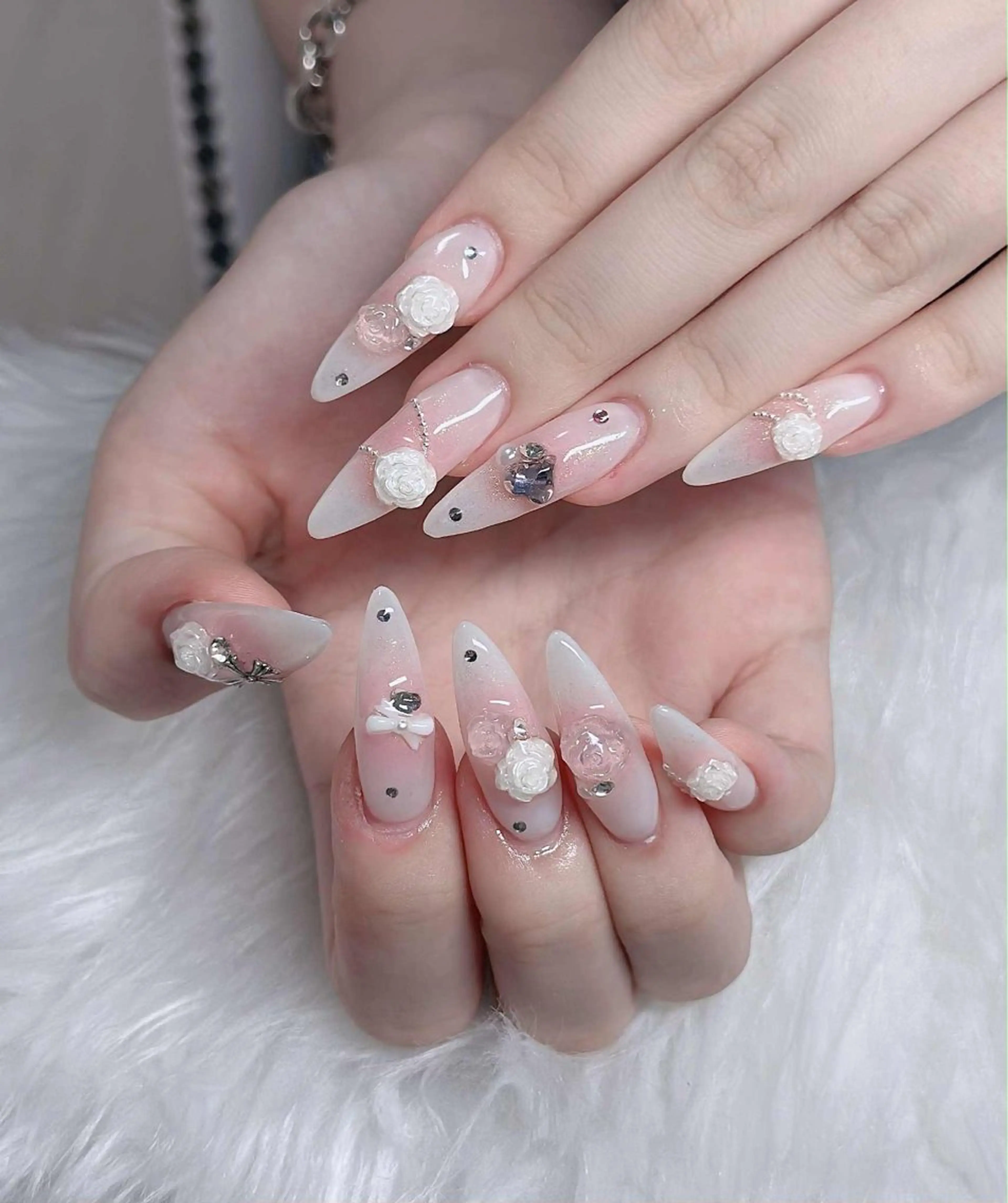 ネイル オーロラネイル フレンチネイル ジェルネイル ハロウィン キラキラネイル H.baby Nail Salon所属・H.baby Nail Salonのネイルデザイン