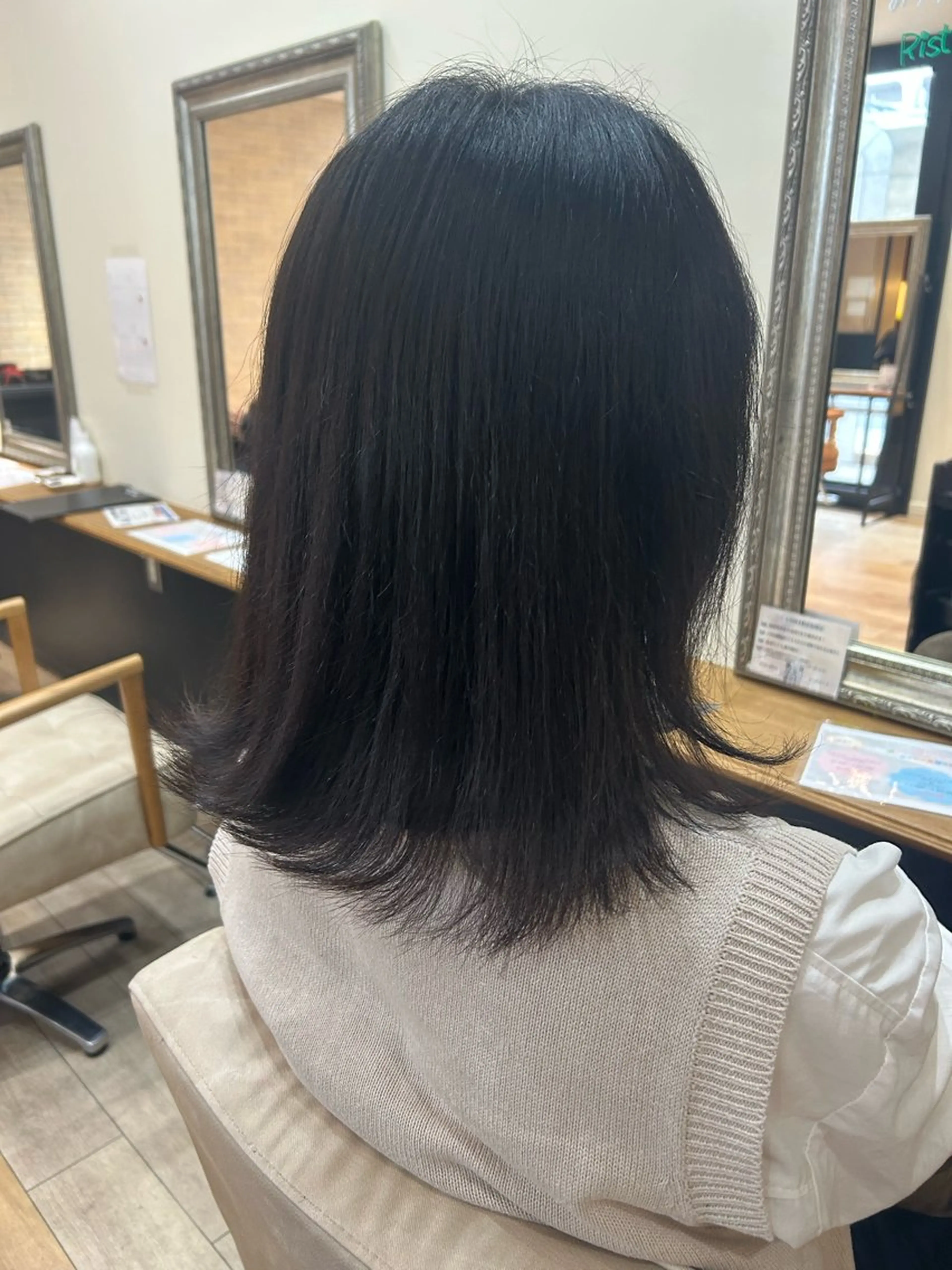 ミディアム カラー 松尾 遥花のヘアスタイル