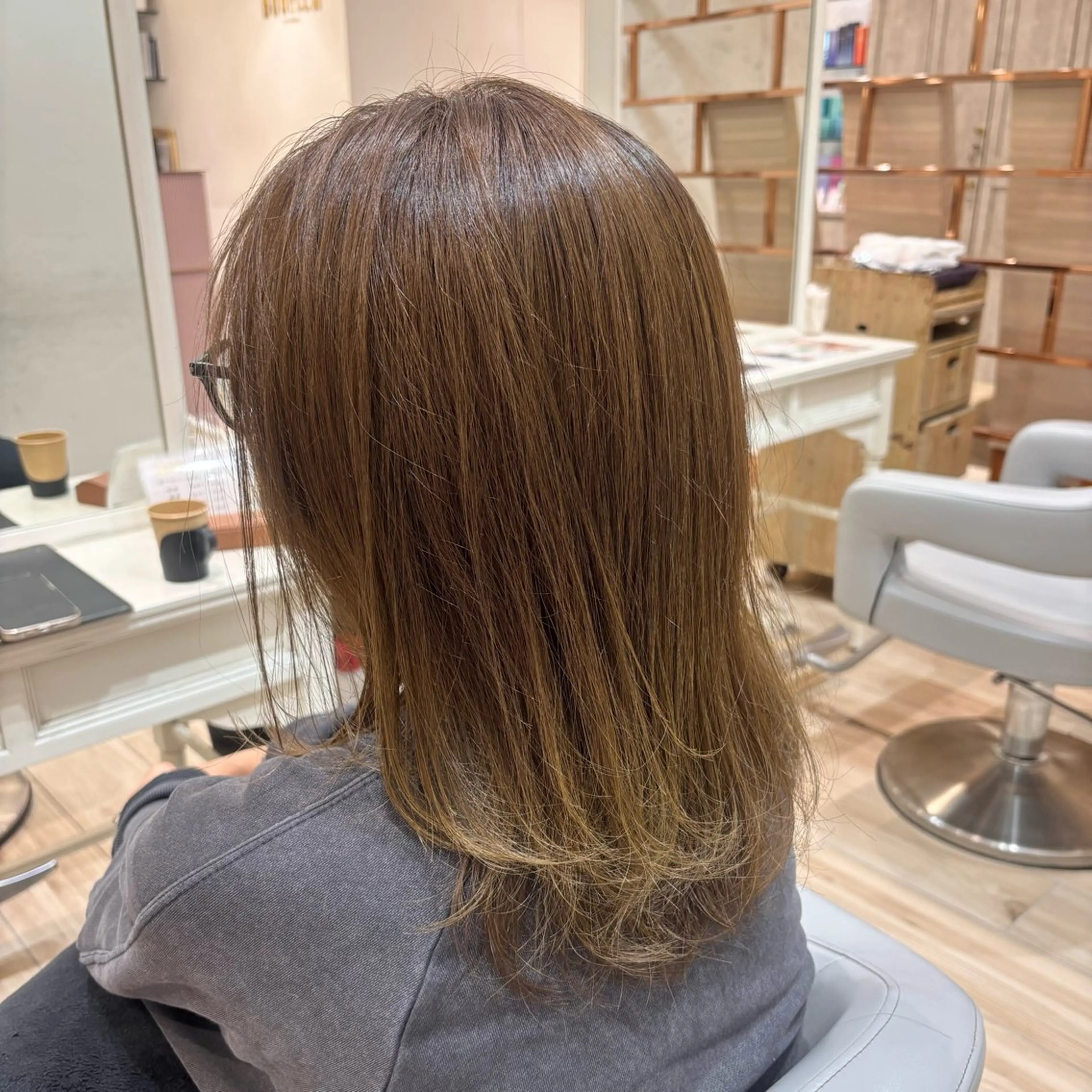 ミディアム カット ヘアカラー かどたはるな レイヤー/パーマのヘアスタイル