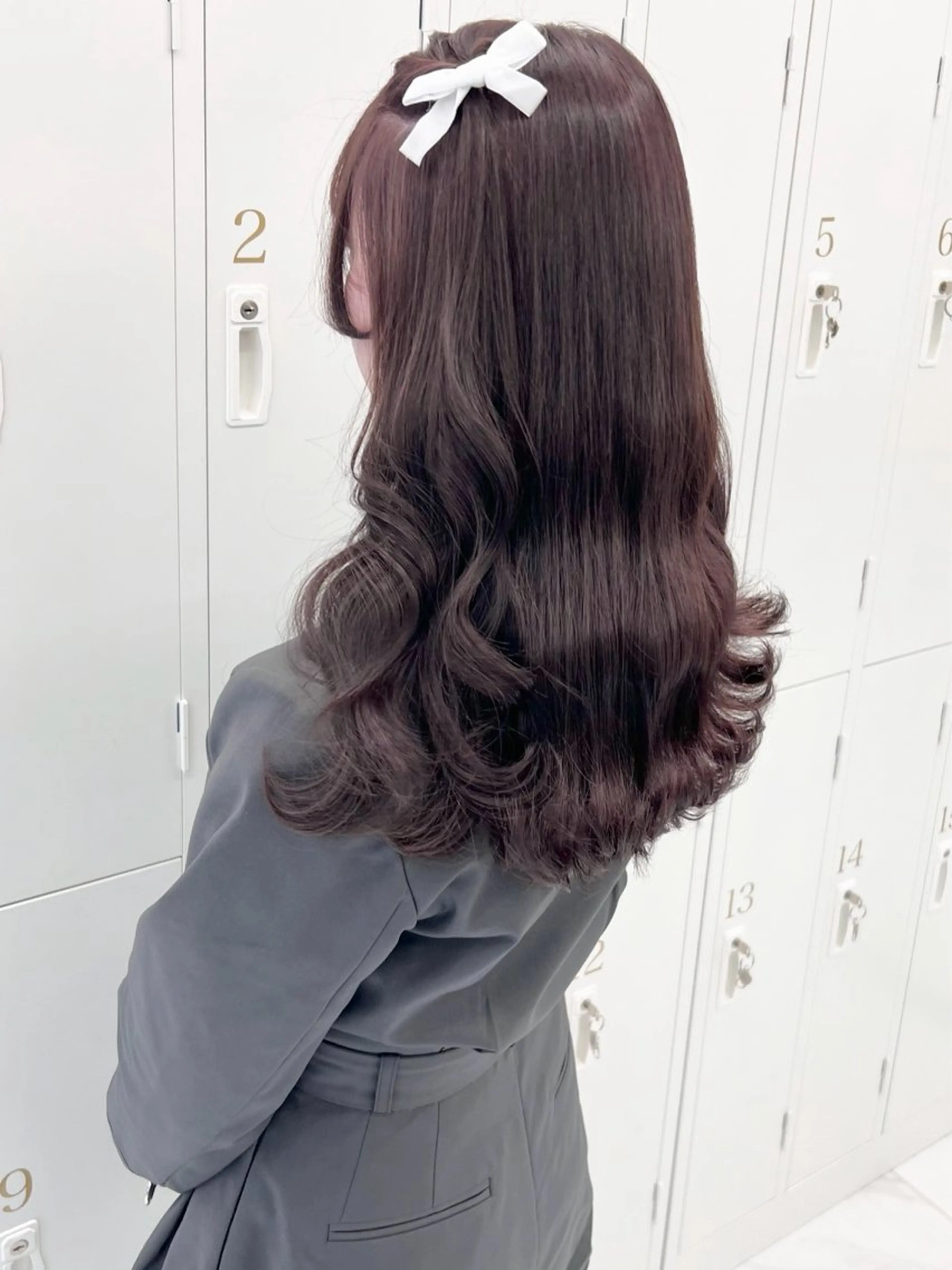 セミロング カラー ヘアアレンジ グレージュ ラベンダーカラー ラベンダーグレージュ ラベンダーグレー ヘアカラー ヘアセット 盛れる顔周り×ピンク Risa🎀のヘアスタイル