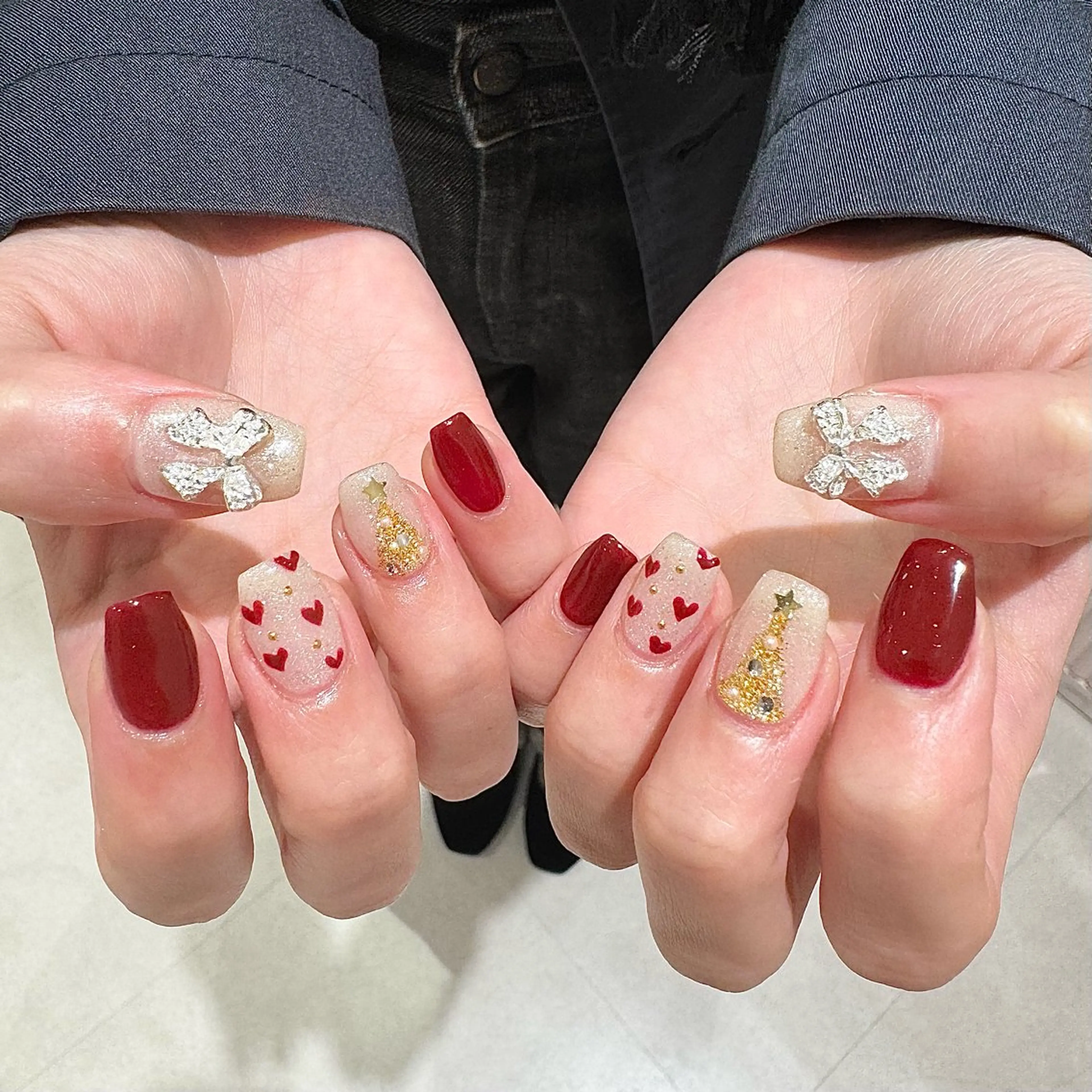 ネイル アートネイル リボン 冬ネイル クリスマス LUCY NAIL&EYE所属・LUCY 心斎橋店/ Riko🎀のネイルデザイン