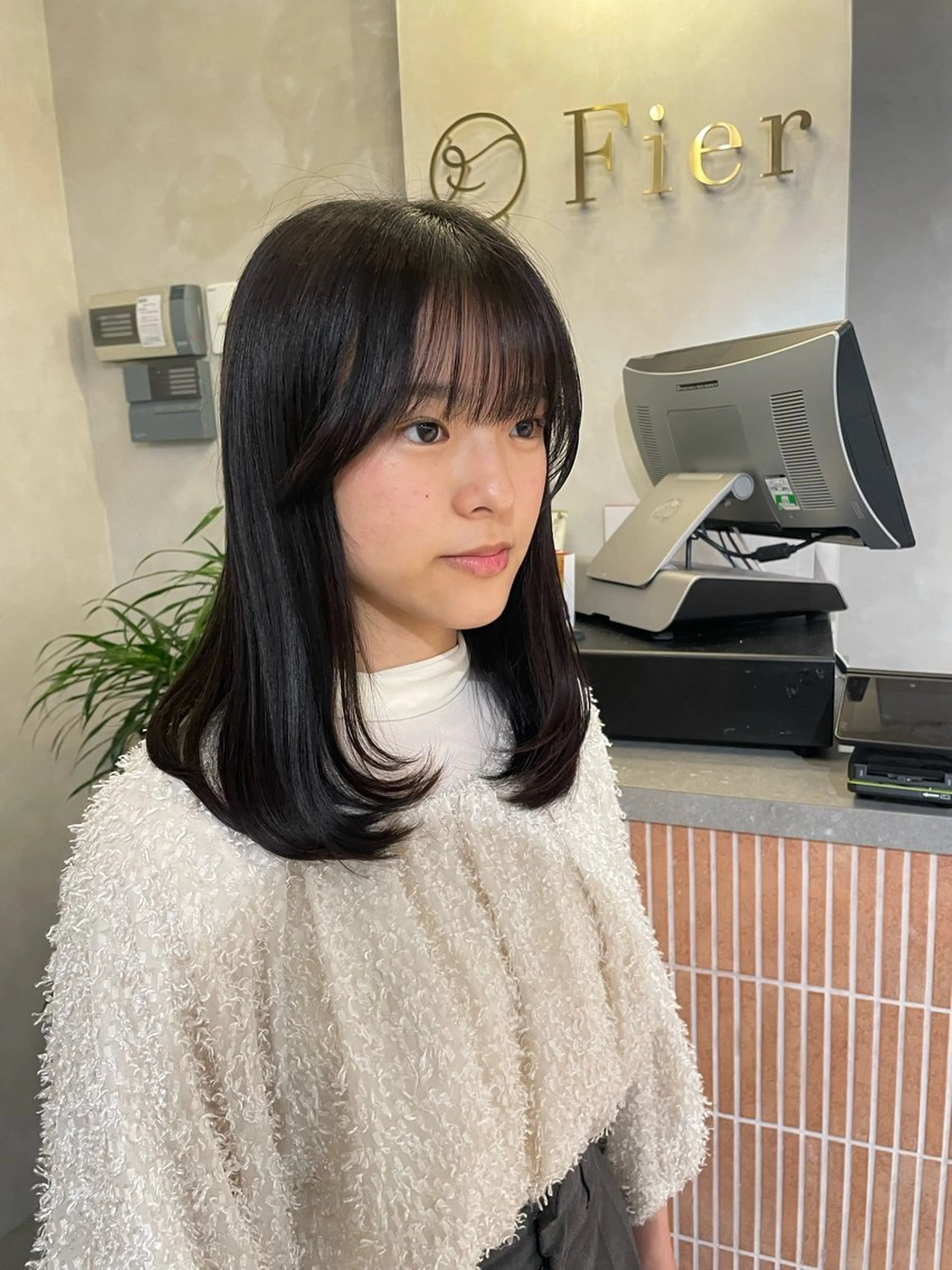 ミディアム カット トリートメント イヌマル アユ / Fier umedaのヘアスタイル