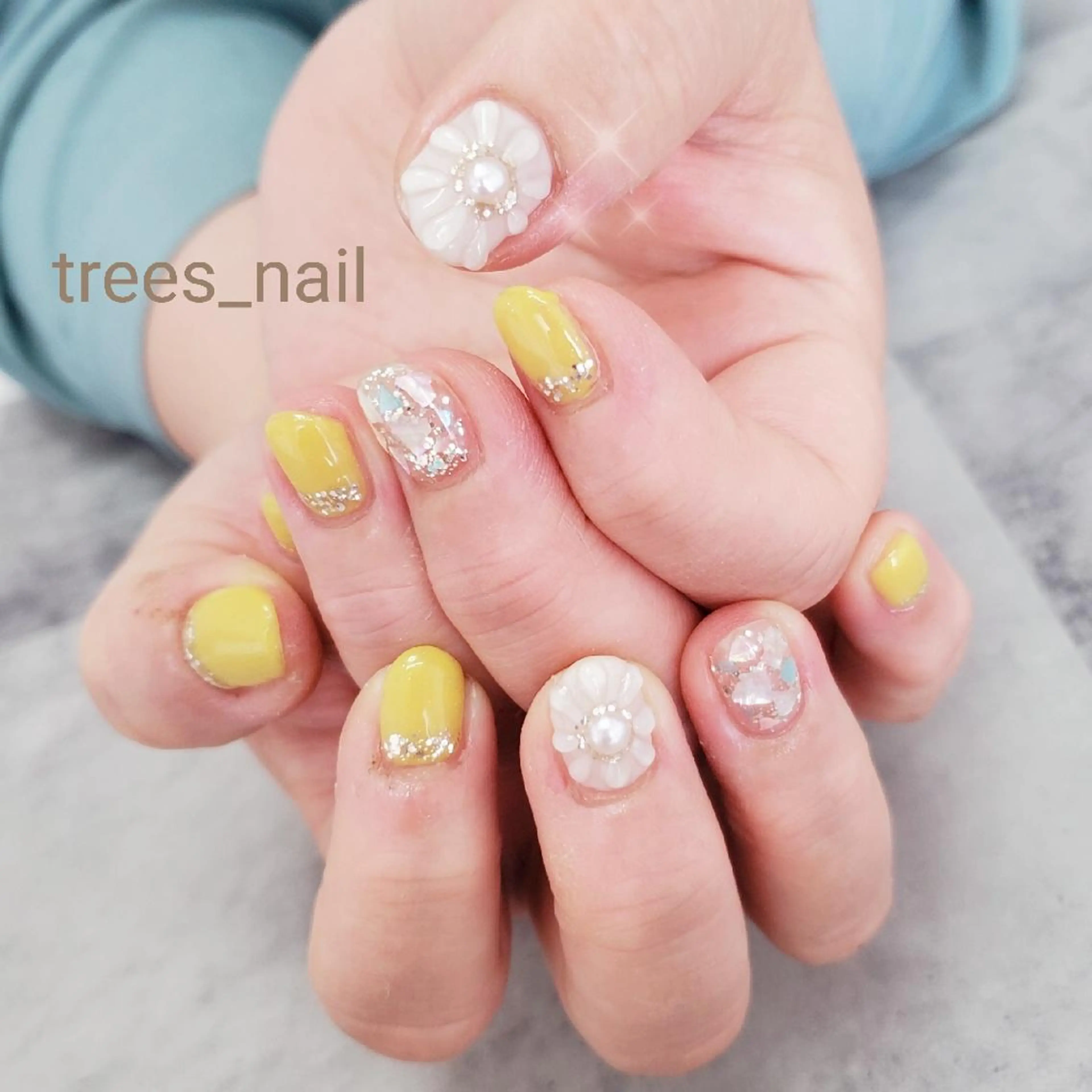ネイル フラワーネイル ぷっくりネイル 春ネイル 黄色 ハンドネイル フットネイル trees_ nailのネイルデザイン