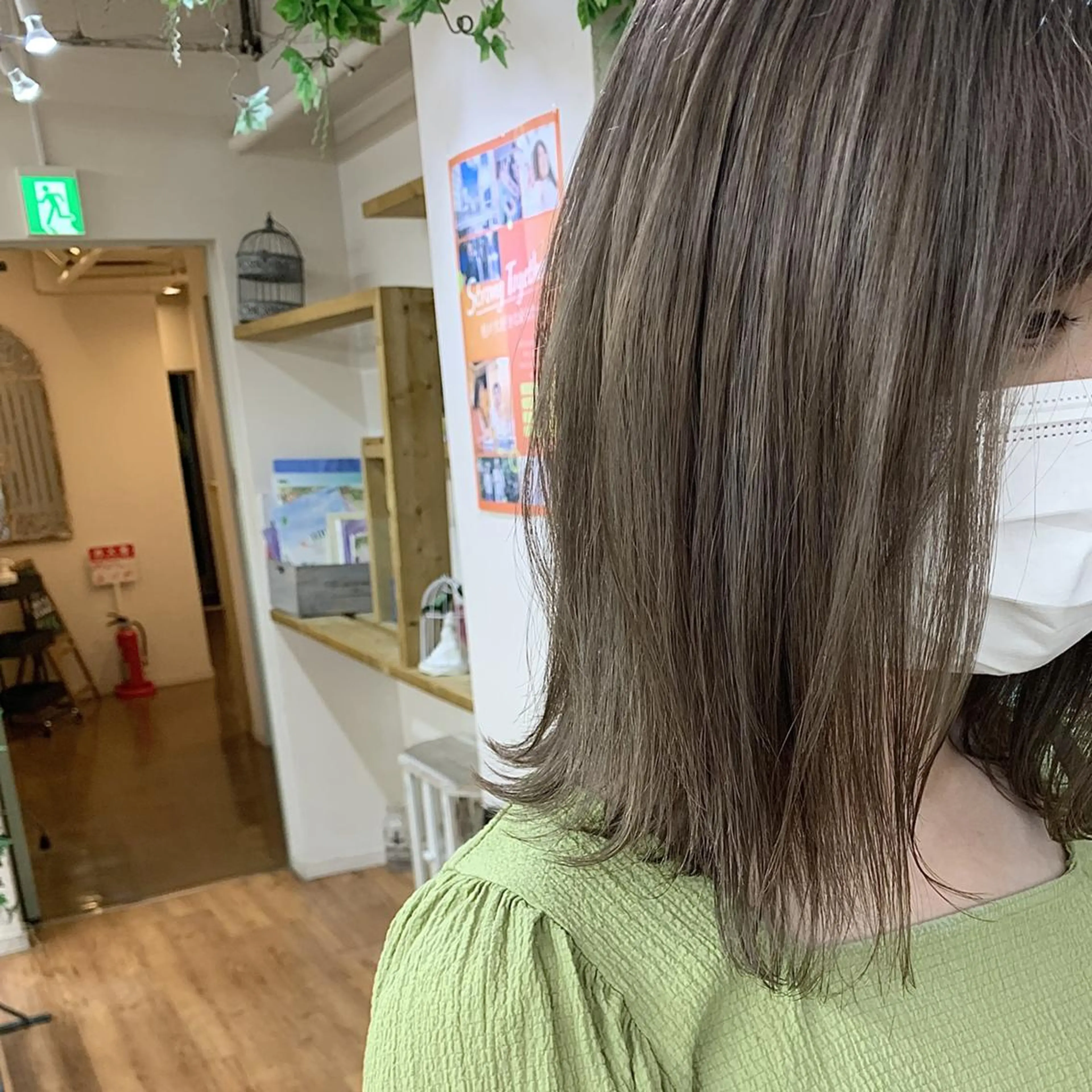 ミディアム カラー ブリーチ グレージュ ブリーチなしカラー お顔まわりカット🌱 emo.村松泉綺のヘアスタイル