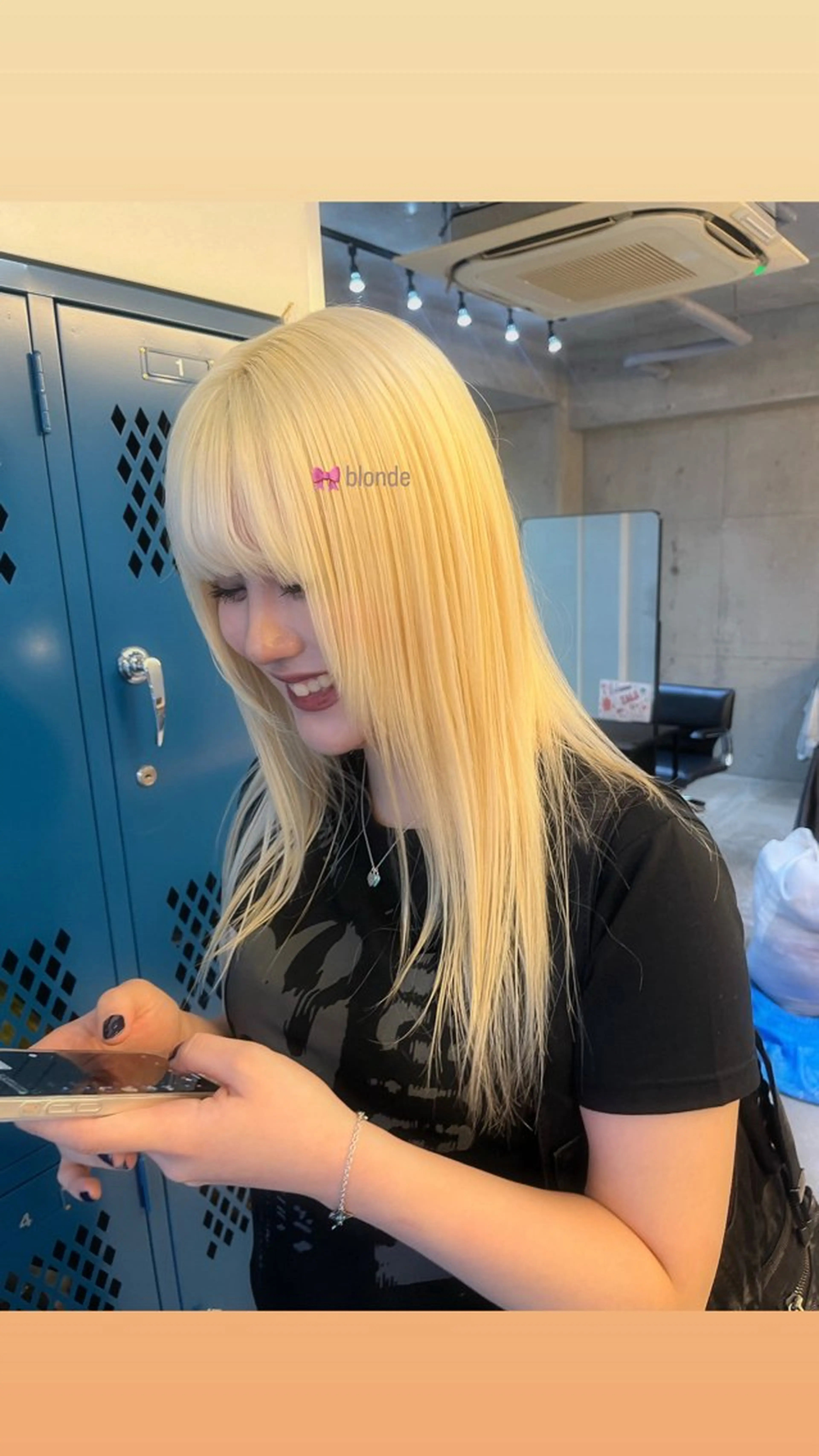 ミディアム カラー 抜きっぱなしブロンド ブロンド ヘアカラー レイヤーカット/ハイ トーンカラー/きらのヘアスタイル