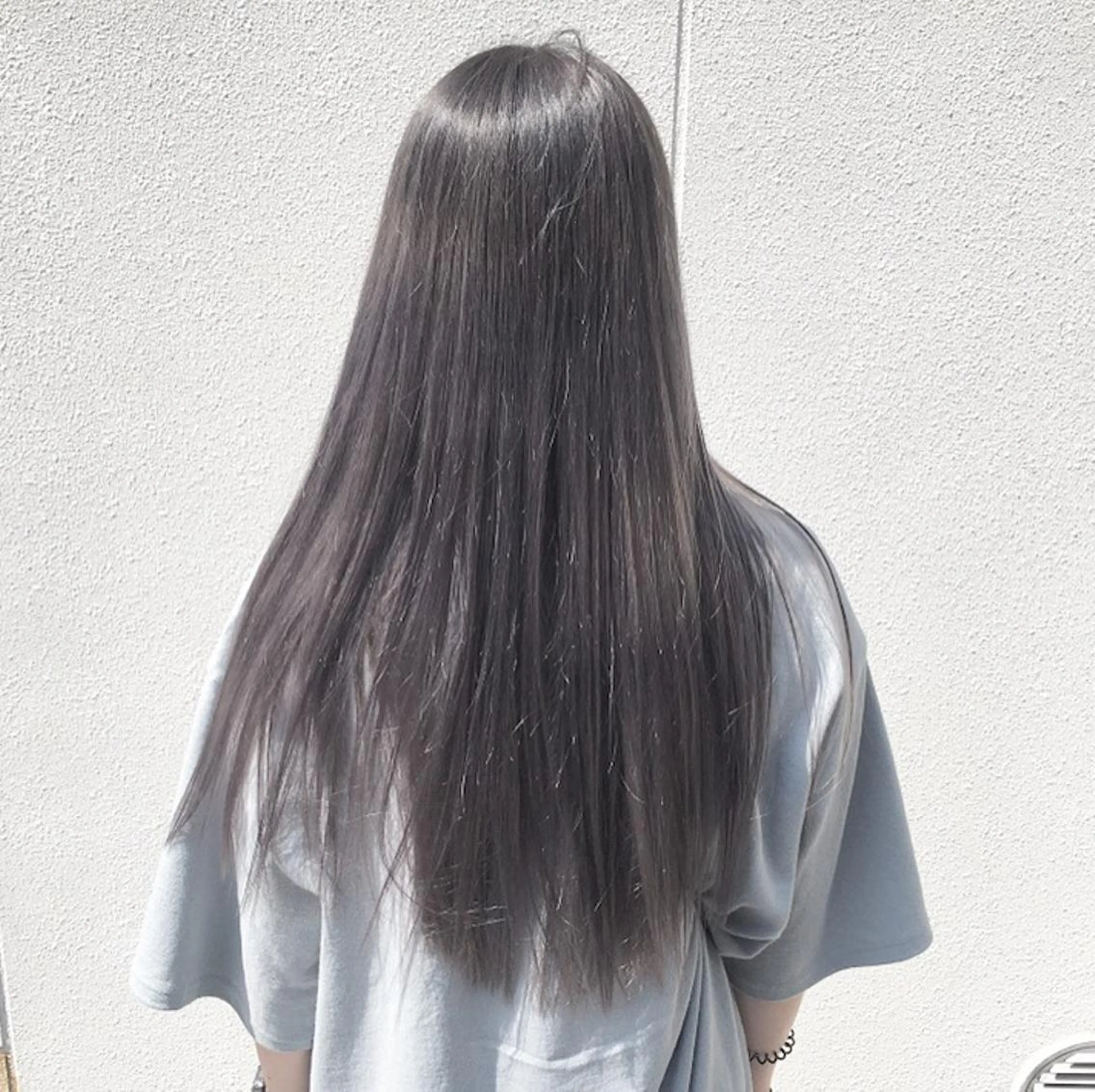 ロング カラー ブリーチ、パーマ 西部笑のヘアスタイル