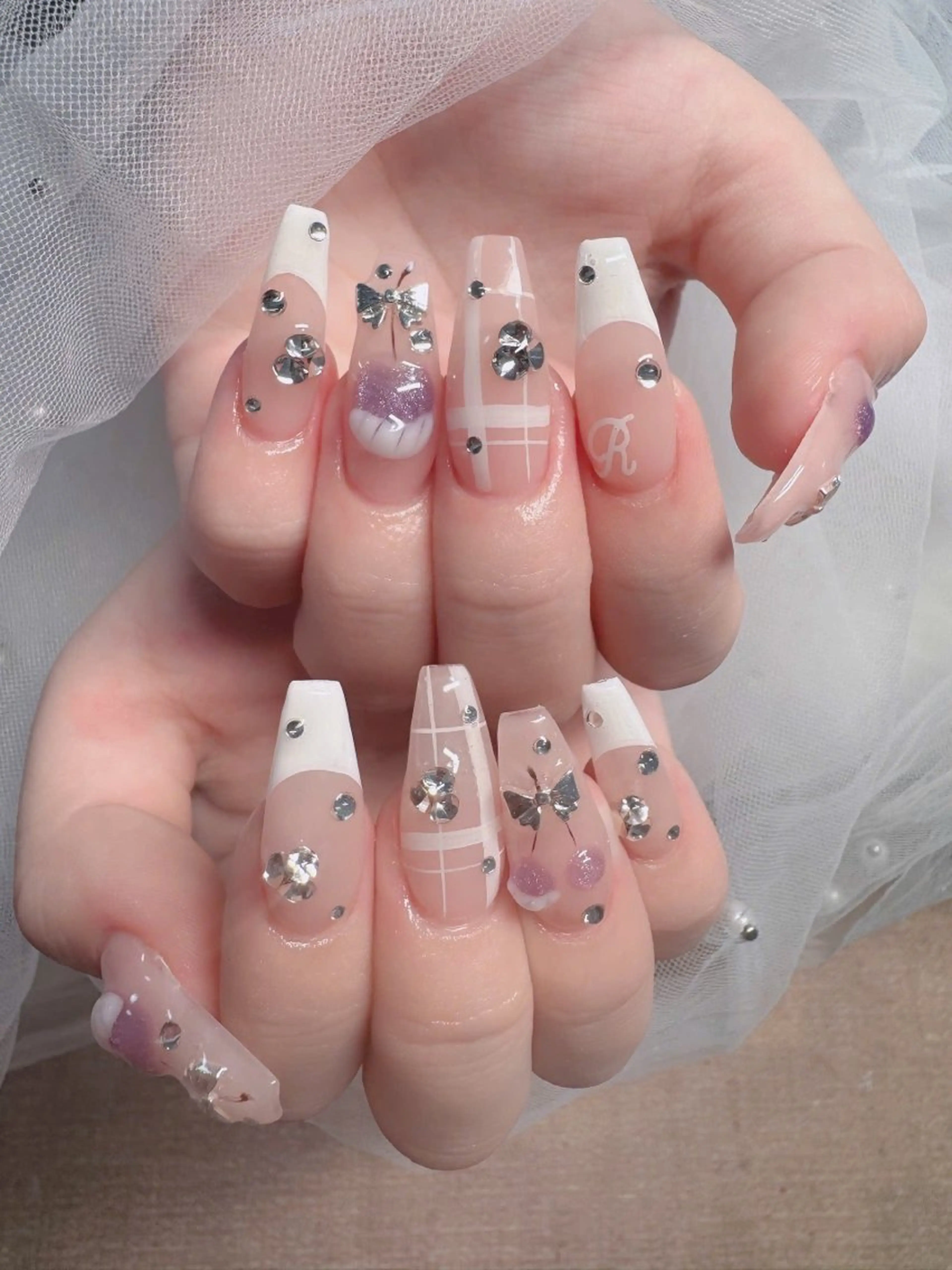 ネイル フレンチネイル ジェルネイル ハロウィン キラキラネイル 韓国ネイル H.babynailsalon所属・H.baby Nail Salonのネイルデザイン