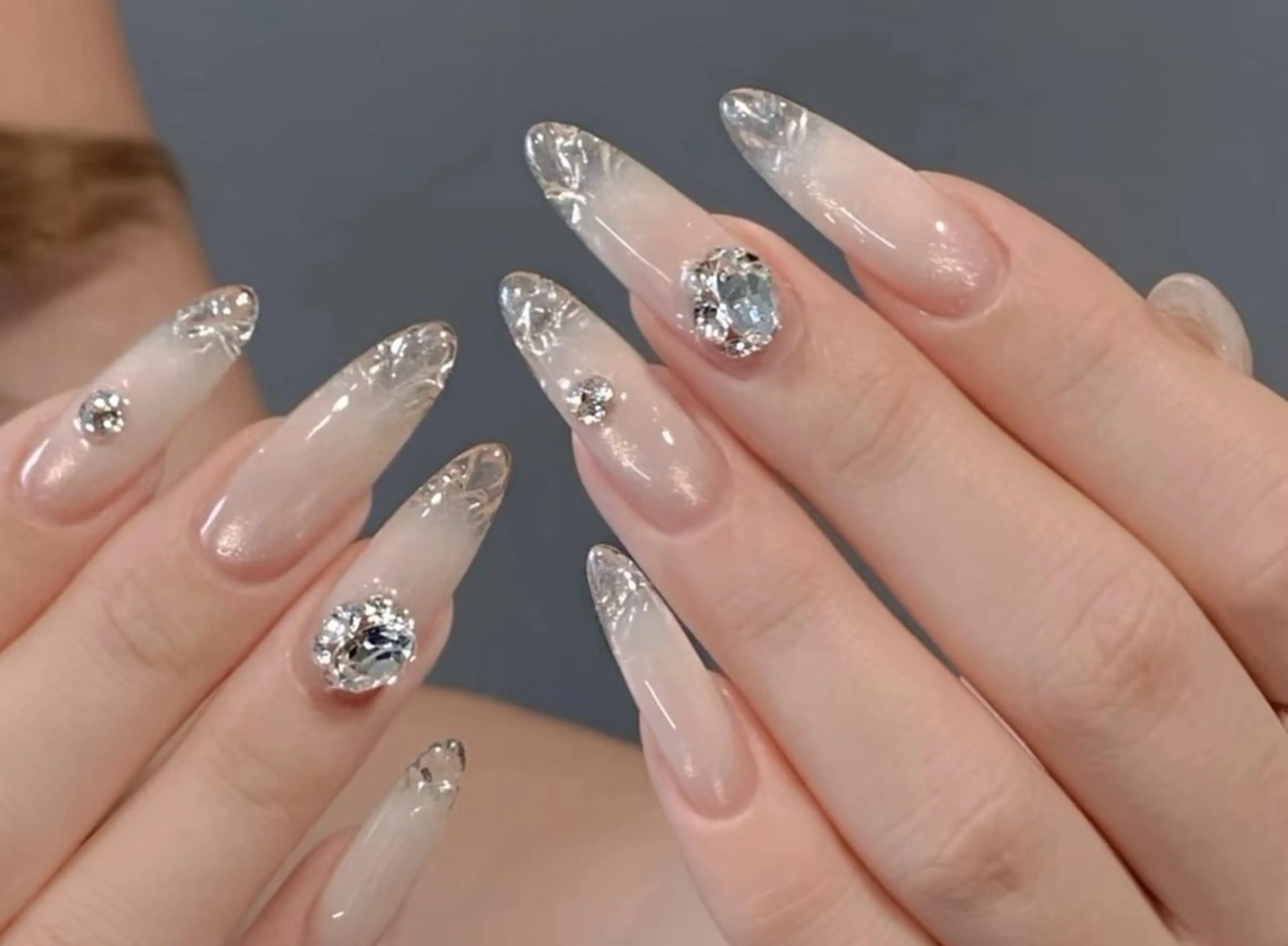 ネイル チークネイル 長さ出し フラワーネイル フレンチネイル ガーリー SunNail池袋駅 ワンホンネイルのネイルデザイン