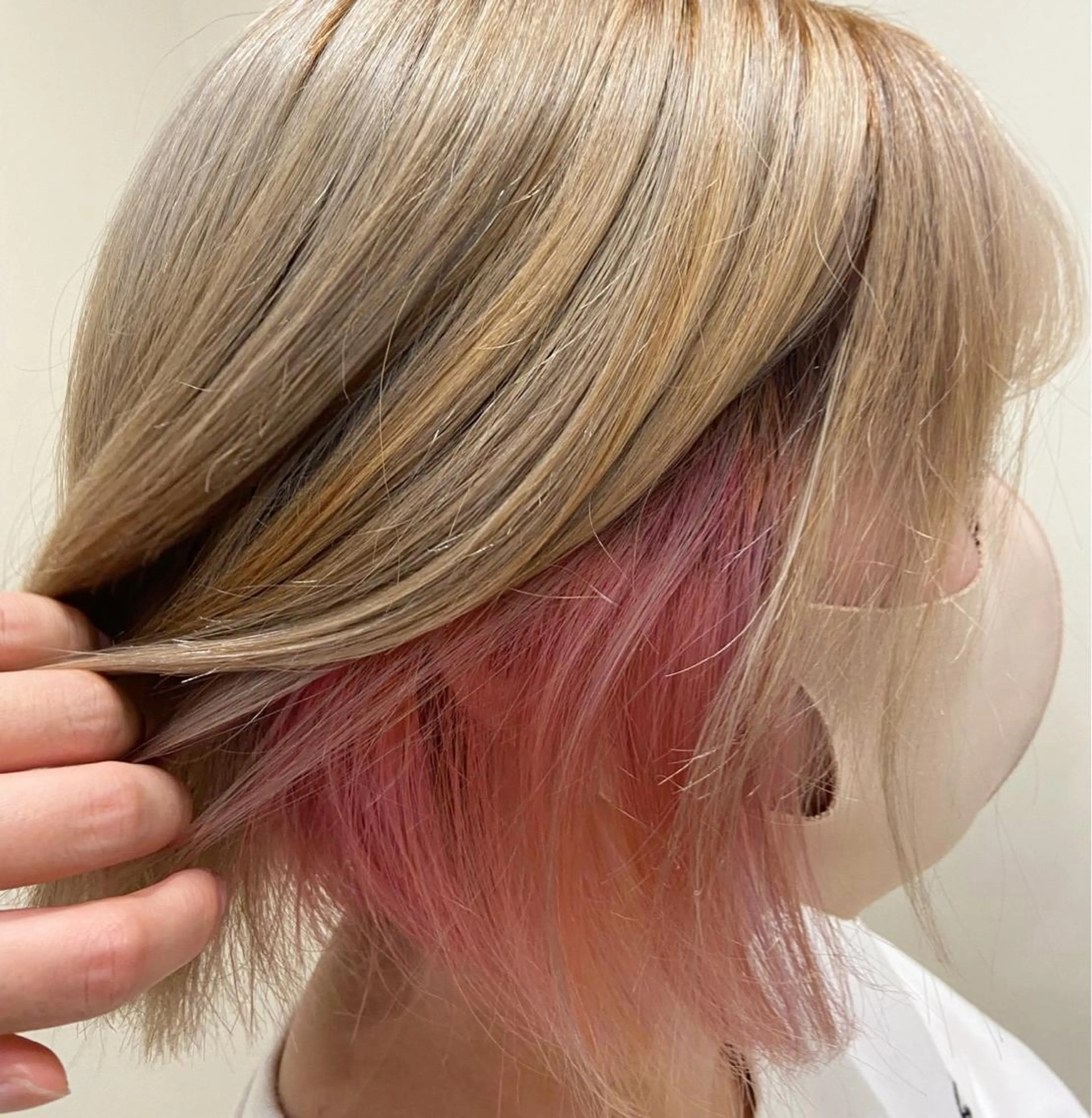 ショート カラー インナーカラー mugelca e'n所属・ワタナベ リリコのヘアスタイル