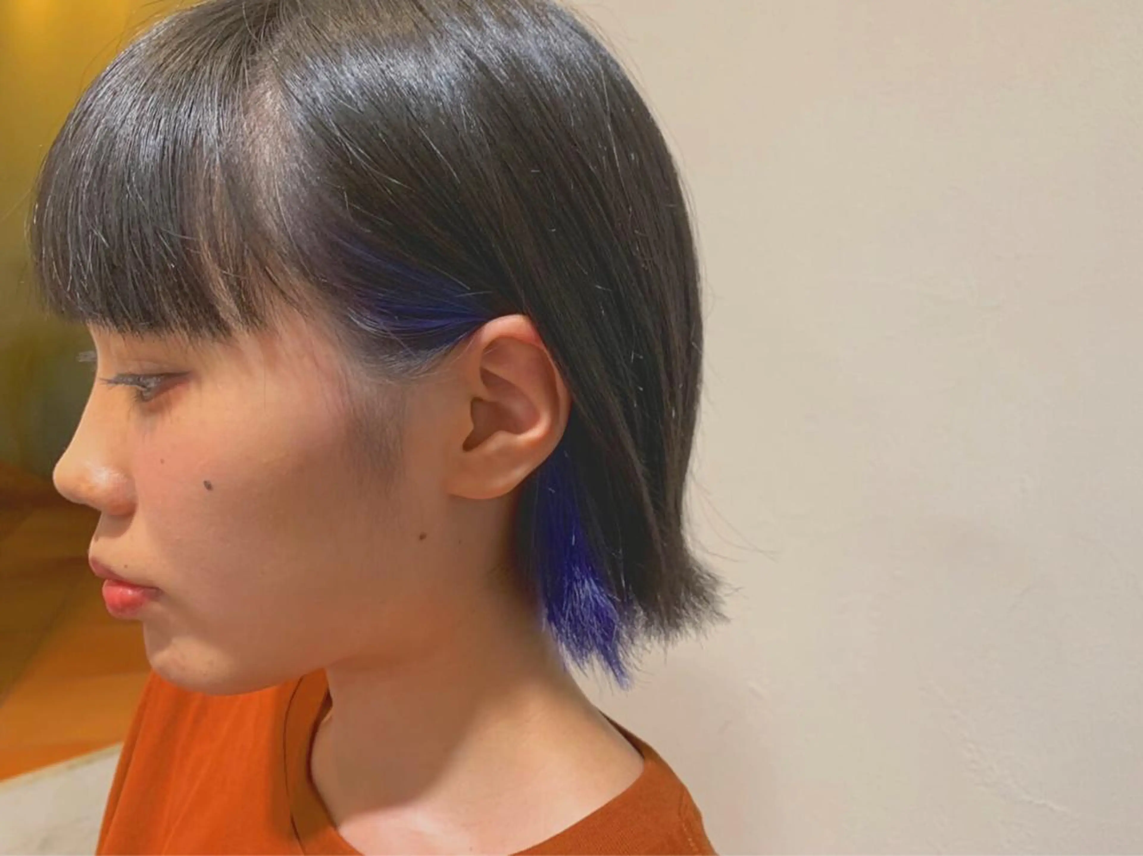 ショート カラー ブリーチ ブルーカラー 外ハネヘア パ ルのヘアスタイル