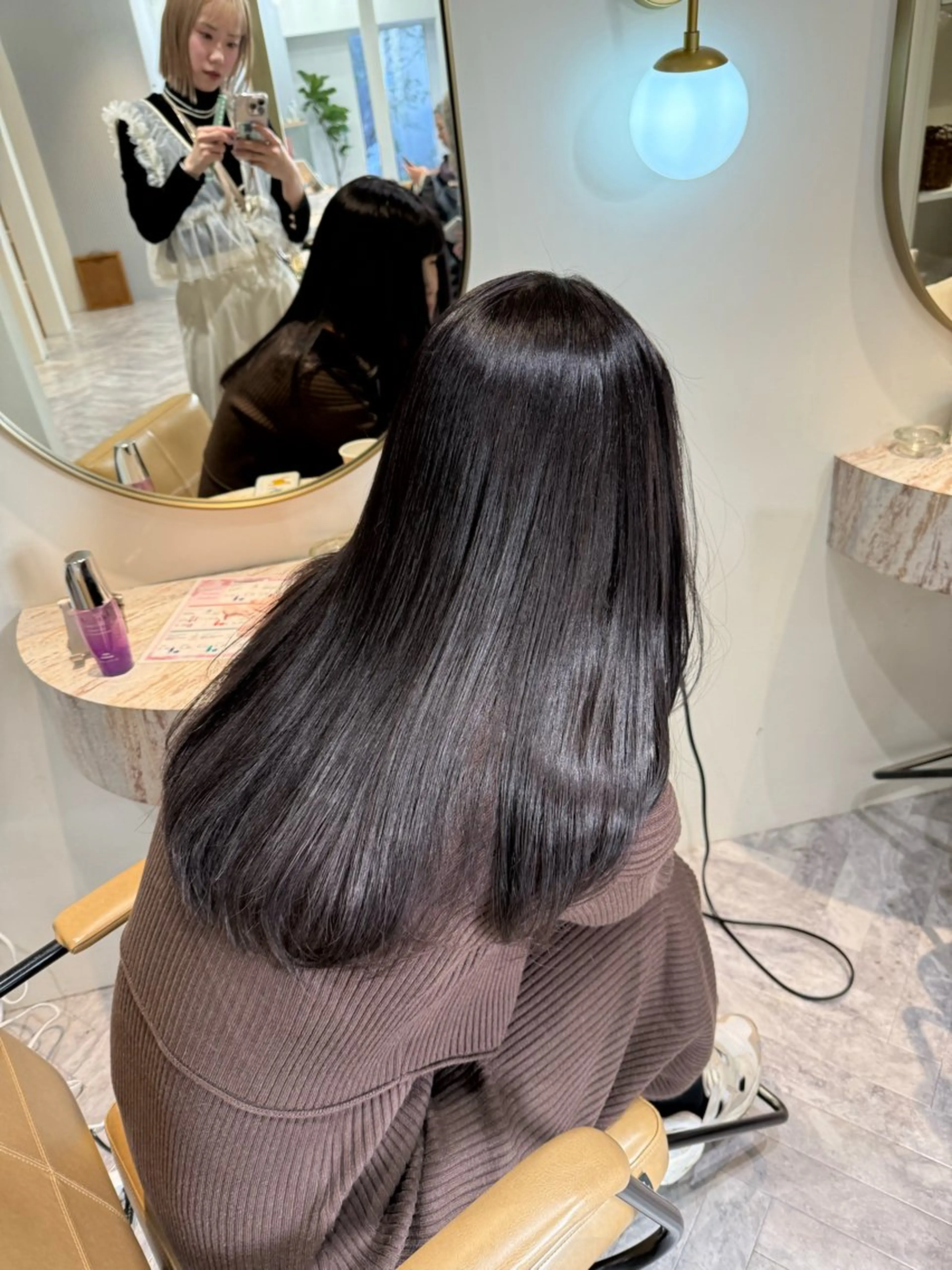 ロング カラー ミルクティー× グレージュMOMOのヘアスタイル