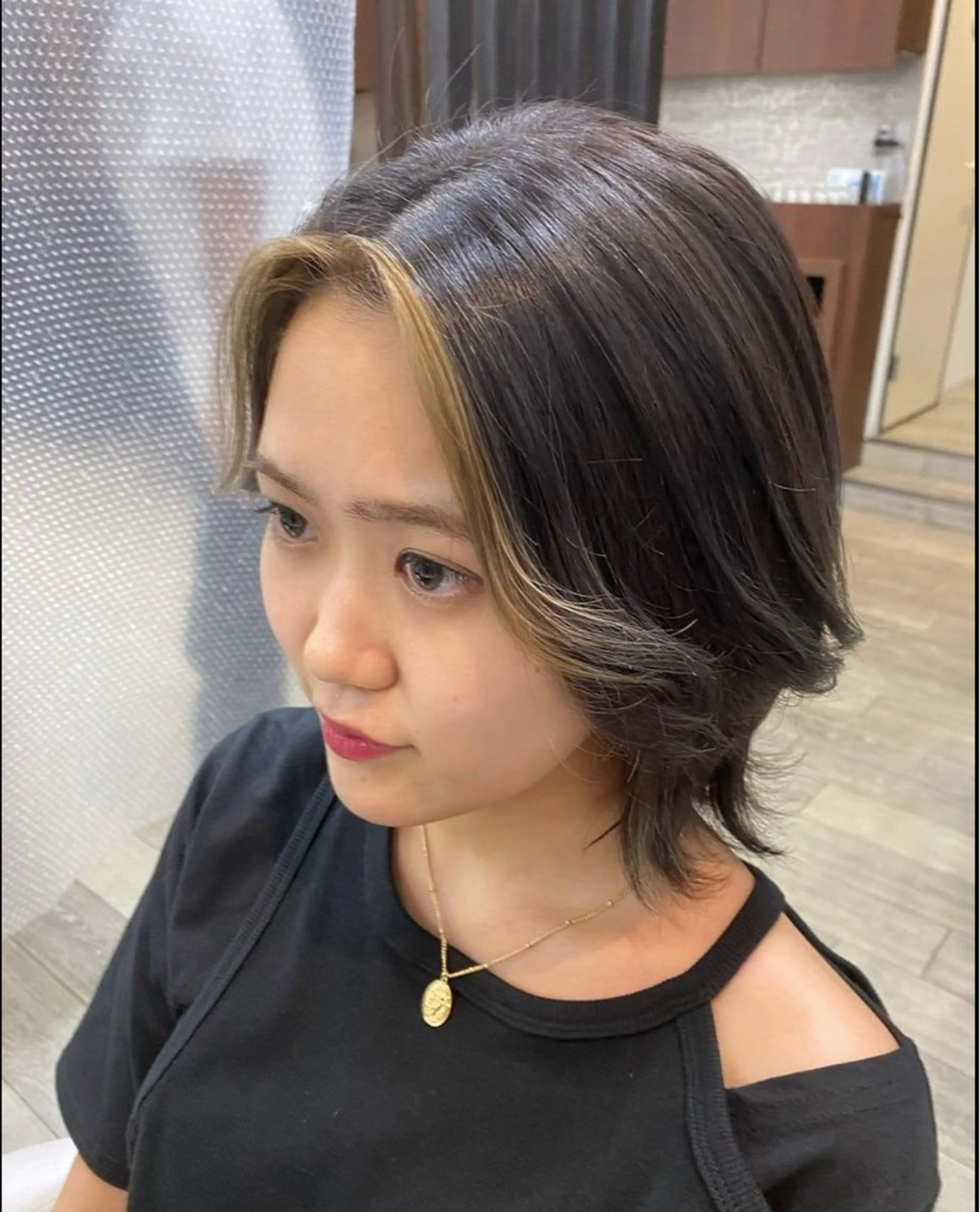 ショート カラー ブリーチ 顔周りカット カット ヘアカラー トリートメント 市川 博紀 副店長のヘアスタイル