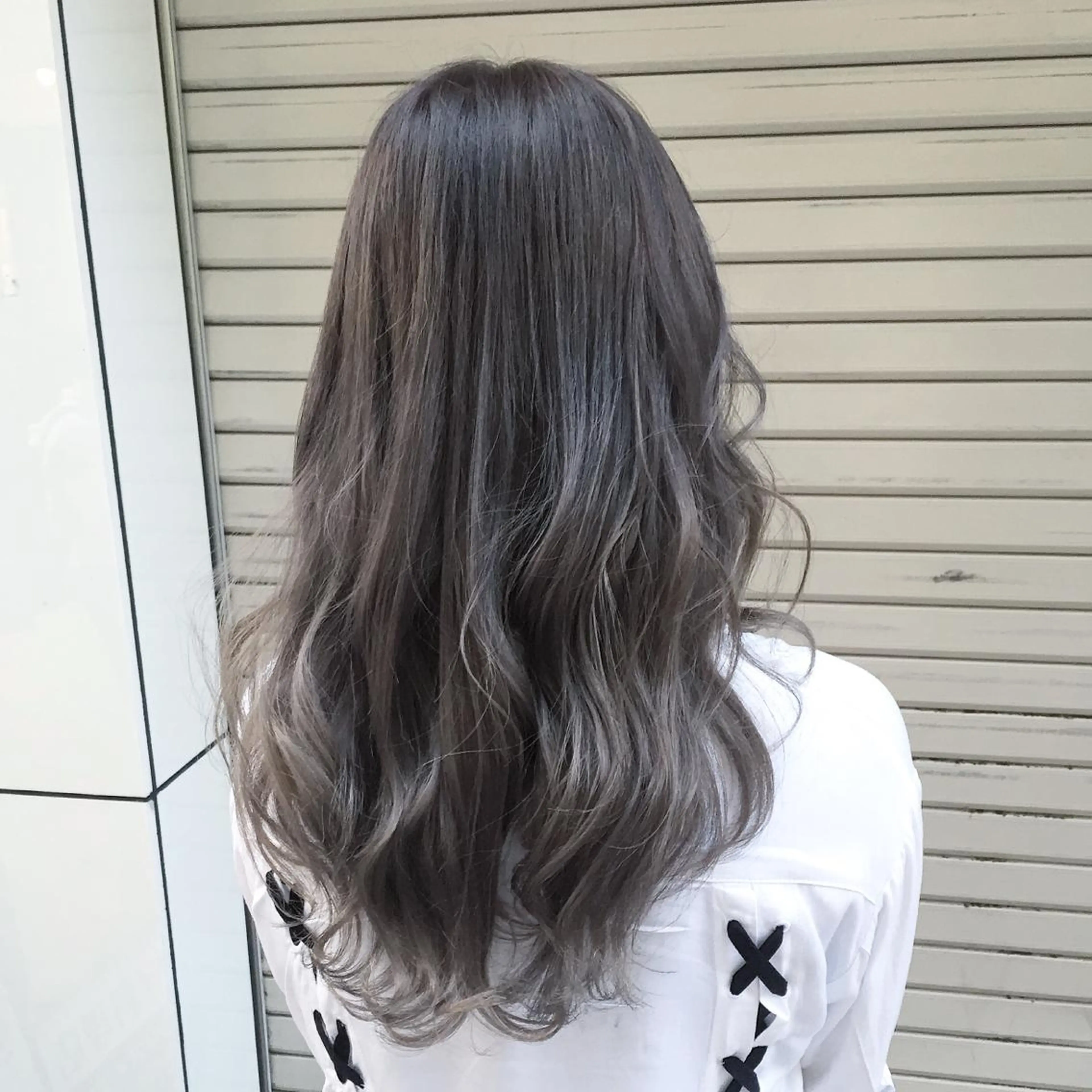 ロング カラー グラデーションカラー ハイライトカラー シルバー ハイライト Salon de MiLK所属・露木 啓介のヘアスタイル