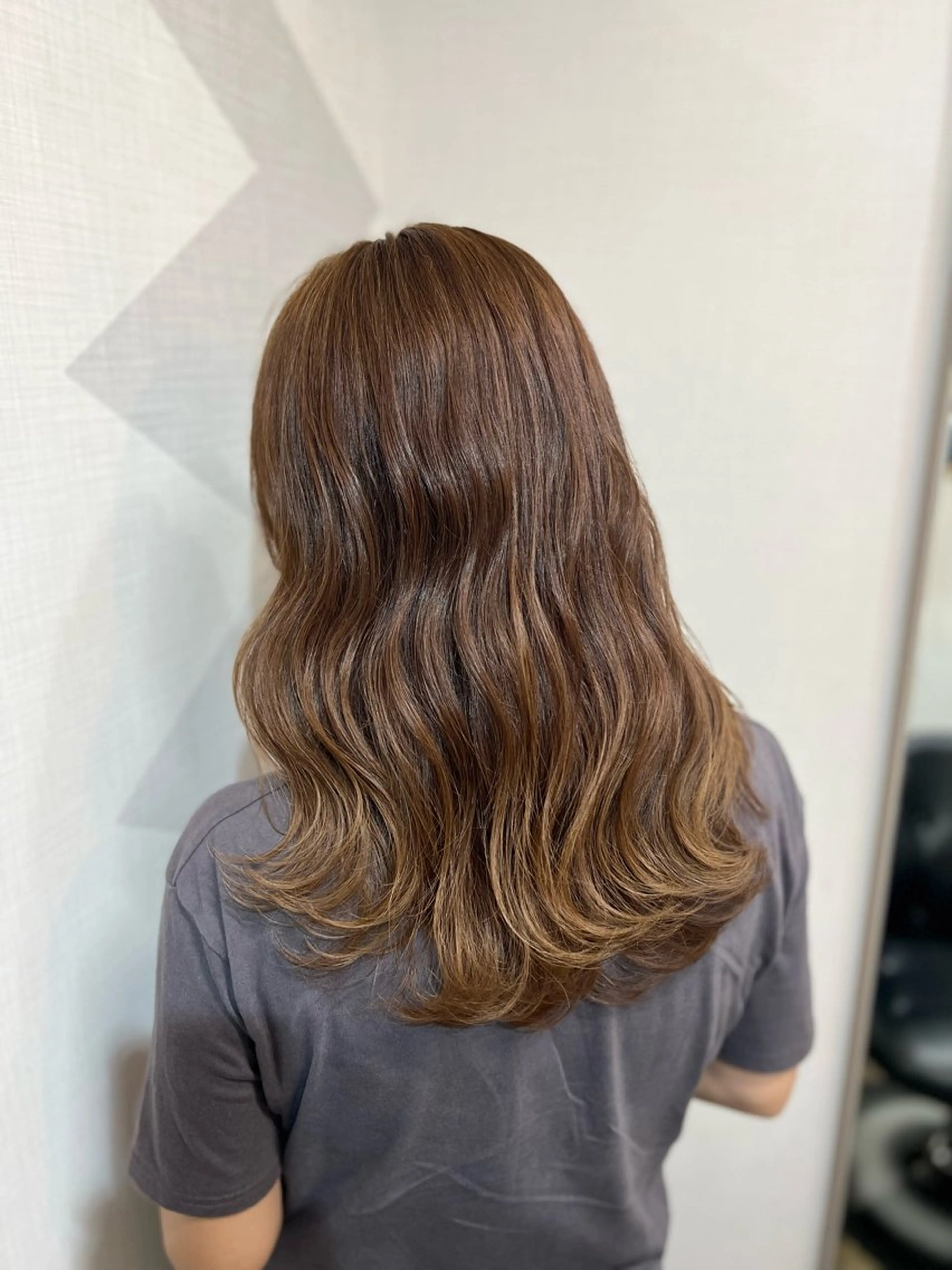 セミロング カラー シールエクステ アディクシーカラー アッシュ バレイヤージュ ミストバング ヘアカラー トリートメント ＤＥＳＴ所属・吉野 瑳桜のヘアスタイル