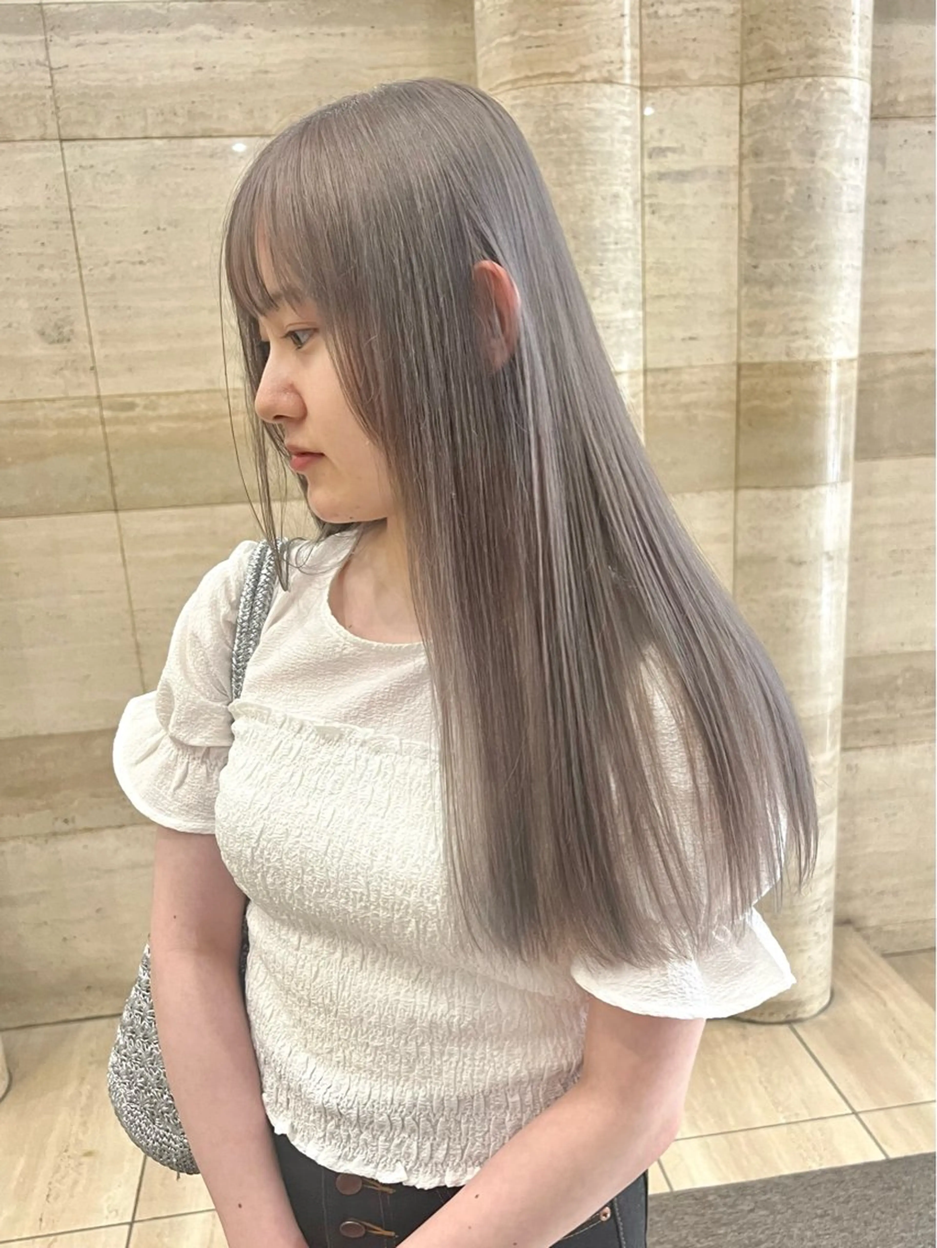 ロング カラー バレイヤージュ ベージュカラー ブリーチ ケアブリーチ ダブルカラー ヘアカラー Via officialのヘアスタイル