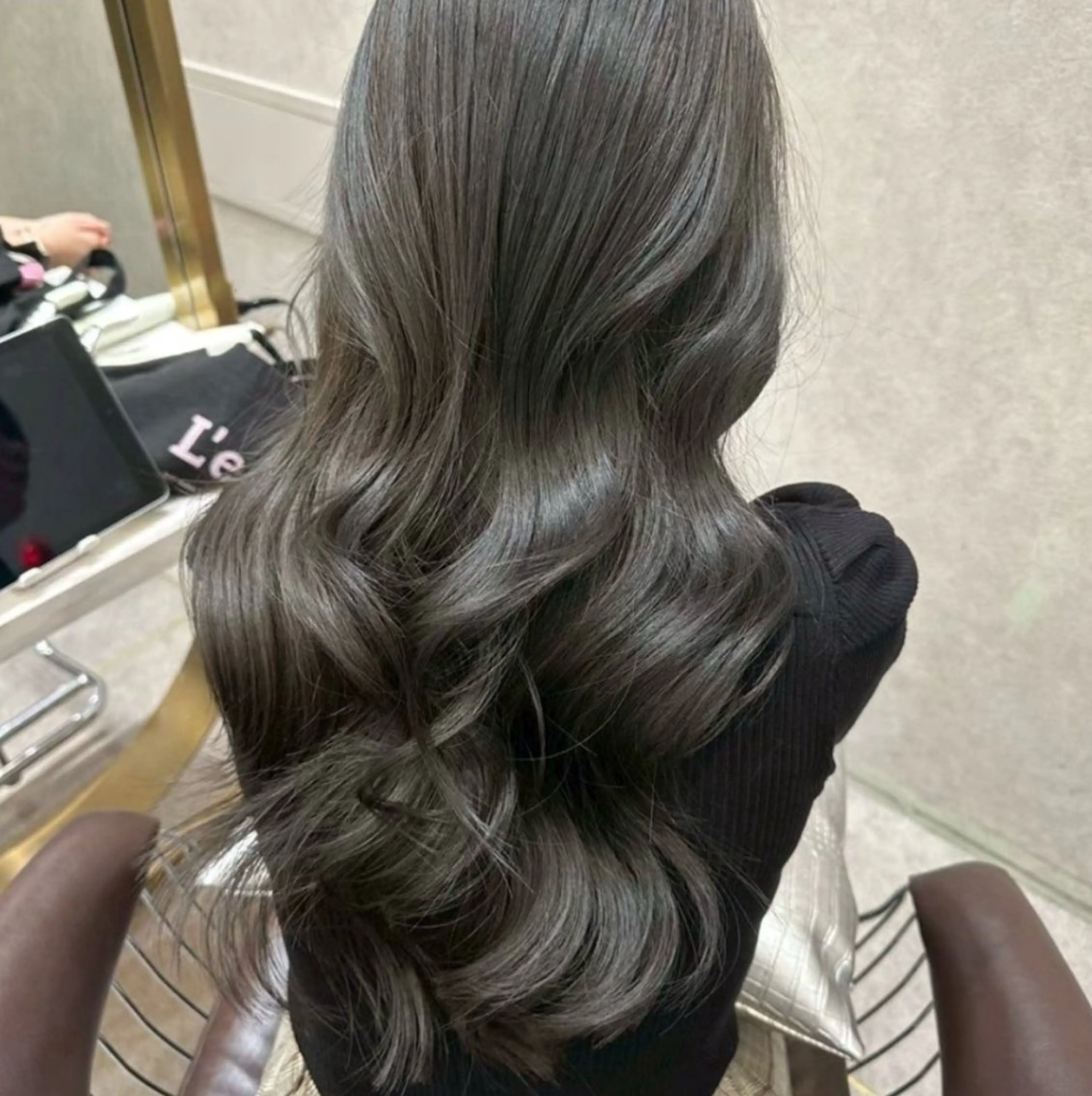 ロング アッシュ アッシュグレー アッシュグレージュ 韓国風ヘア ワンホンヘア ヘアカラー Lond Role所属・🎀透明感カラー shizuka🎀のヘアスタイル