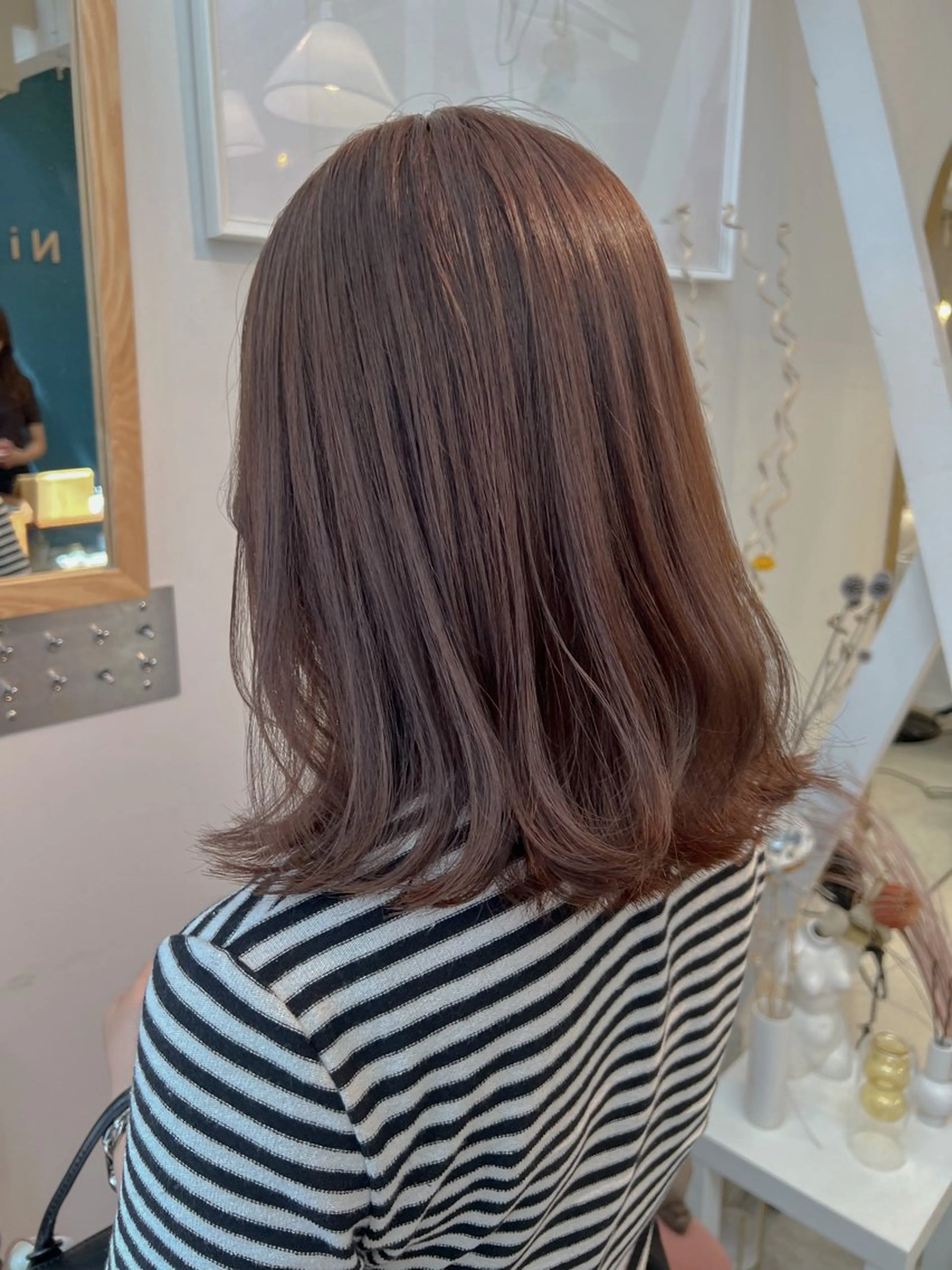ミディアム カラー ベージュカラー ラベンダーカラー ラベンダーベージュ くびれヘア カット ヘアカラー トリートメント 色素薄めカラー❤︎ chihiroのヘアスタイル