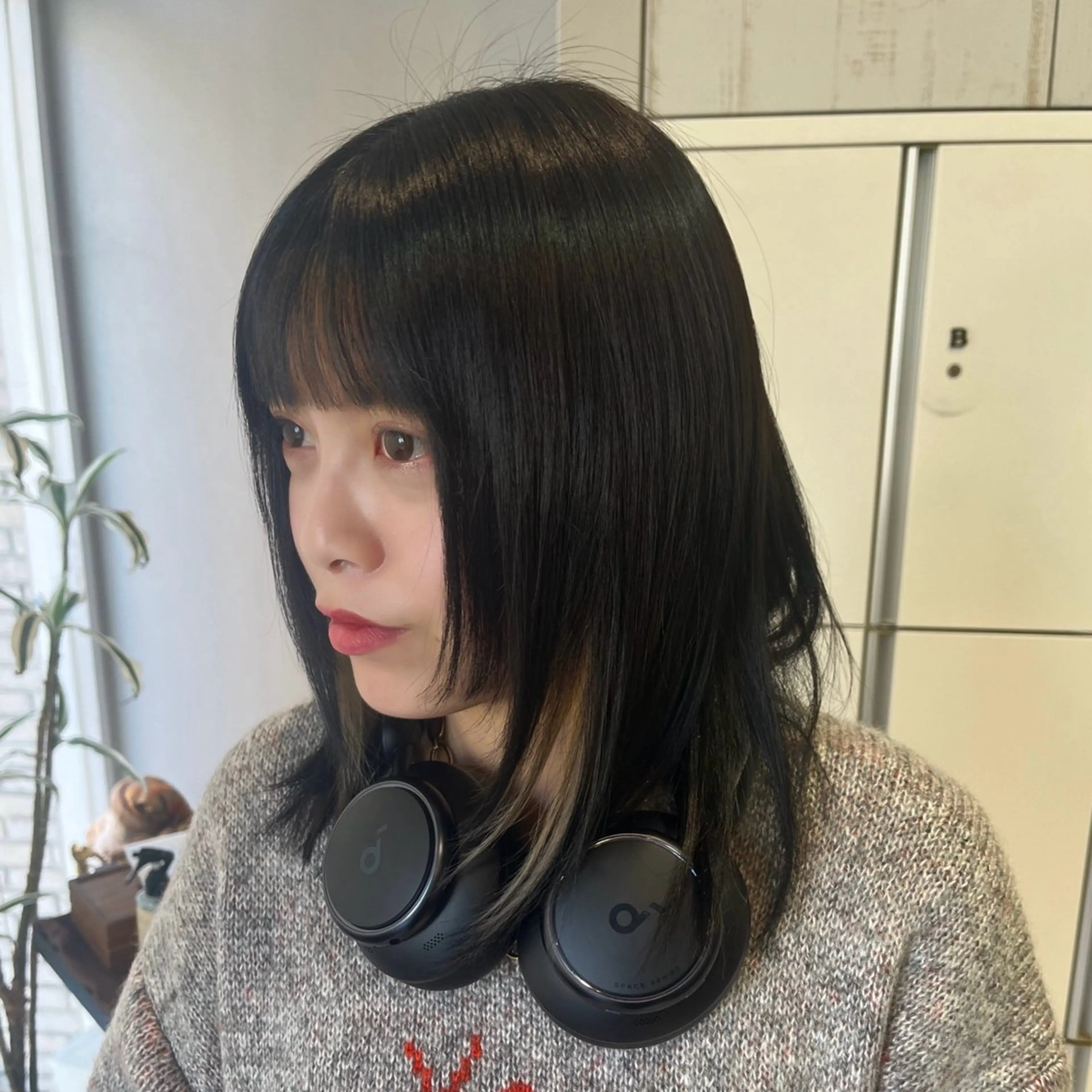 ミディアム カラー ヘアカラー 垢抜けカラー/オリー ブ系/フェミニン/鏡のヘアスタイル