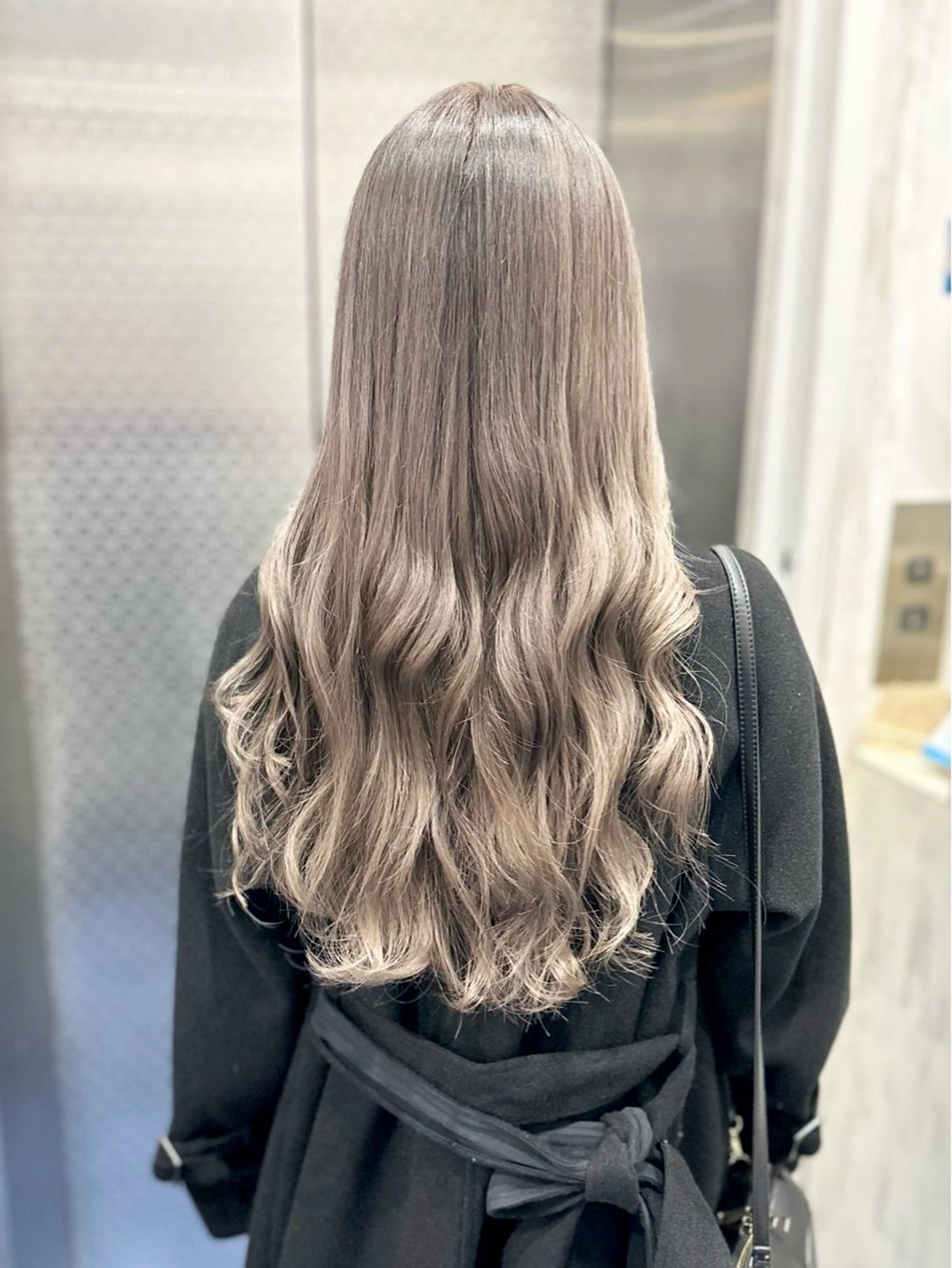 ロング white．梅田所属・GATE. カラーモデル募集のヘアスタイル