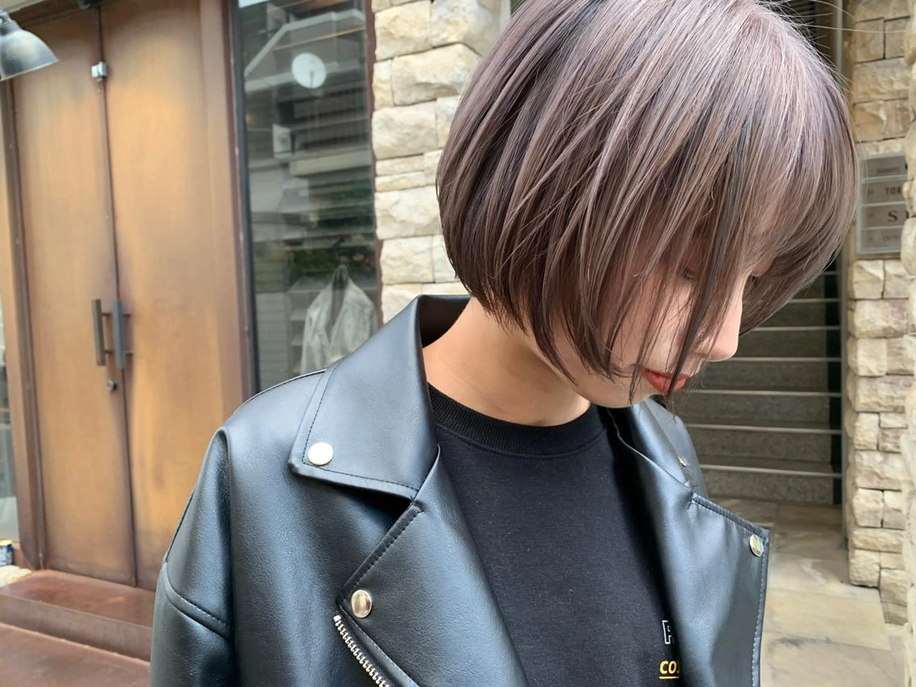 ショート カラー アッシュ ベージュカラー ブリーチ ケアブリーチ EMANON天神所属・Hitomi Ezakiのヘアスタイル