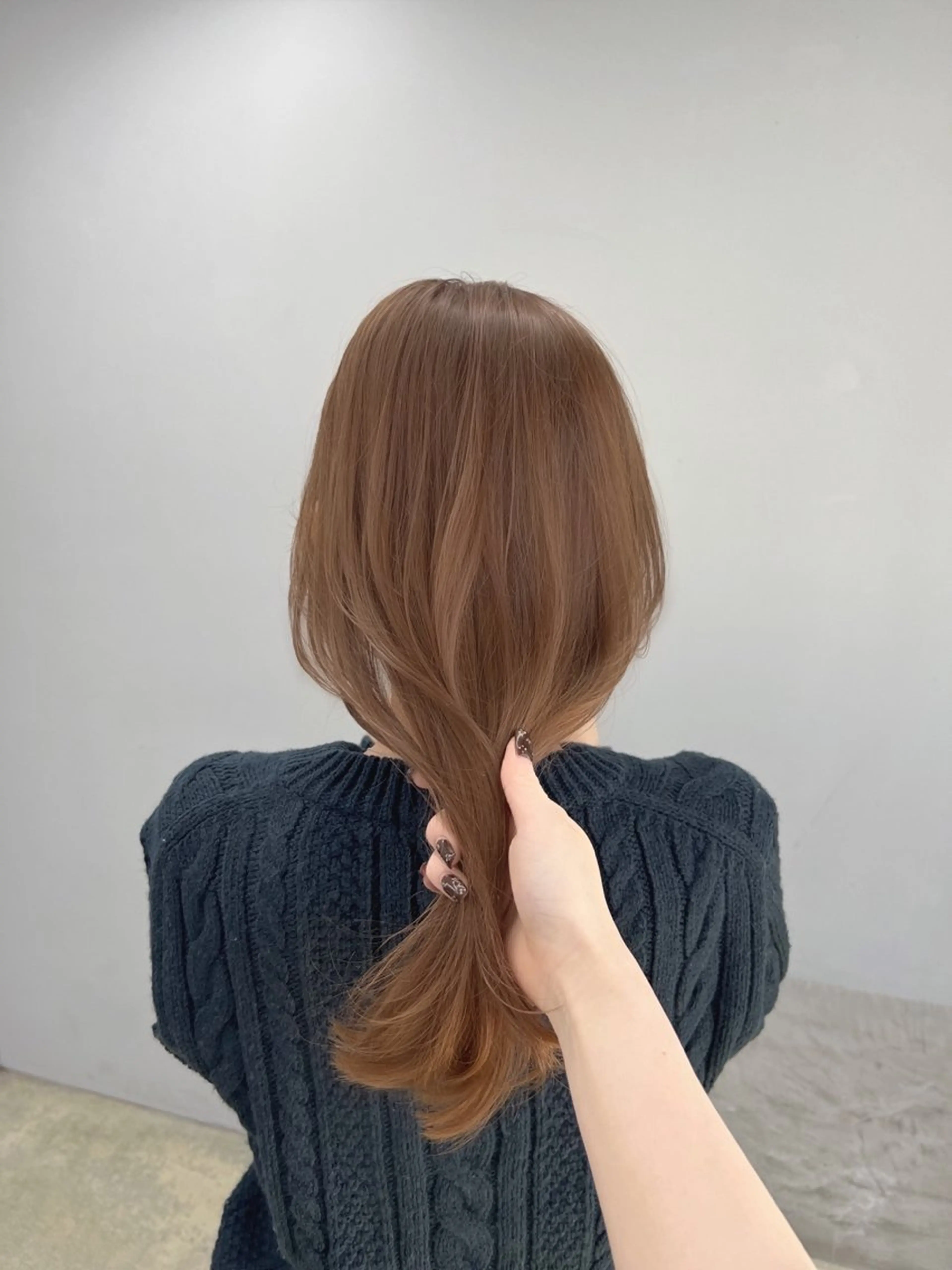 セミロング カラー Henrietta  自由が丘所属・ベージュ/ブリーチ無 し/透明感/石井佑季のヘアスタイル