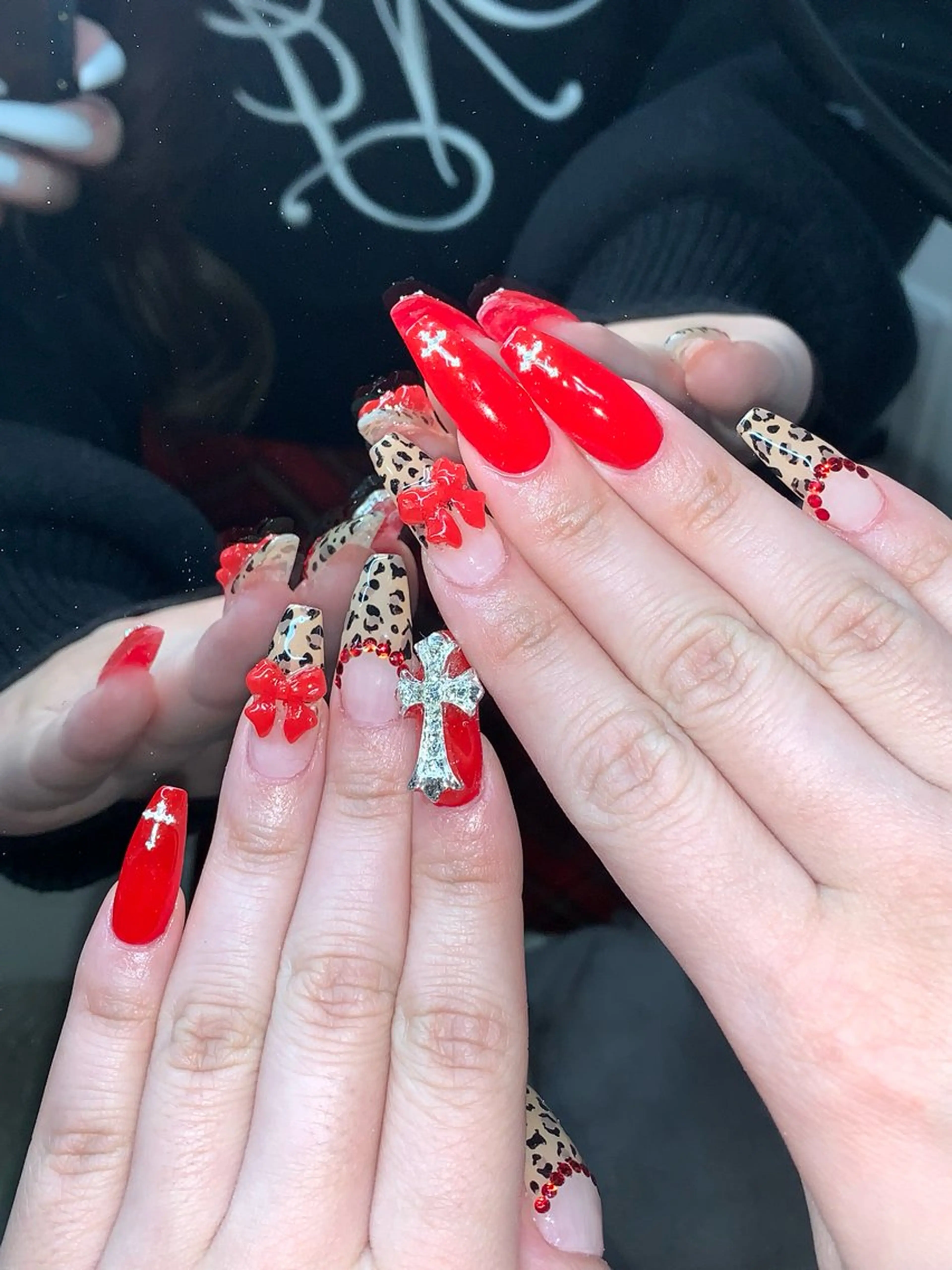 ネイル ハンドネイル NES NAIL所属・さゆり￤推しキャラ ￤ロングネイル🩷のネイルデザイン