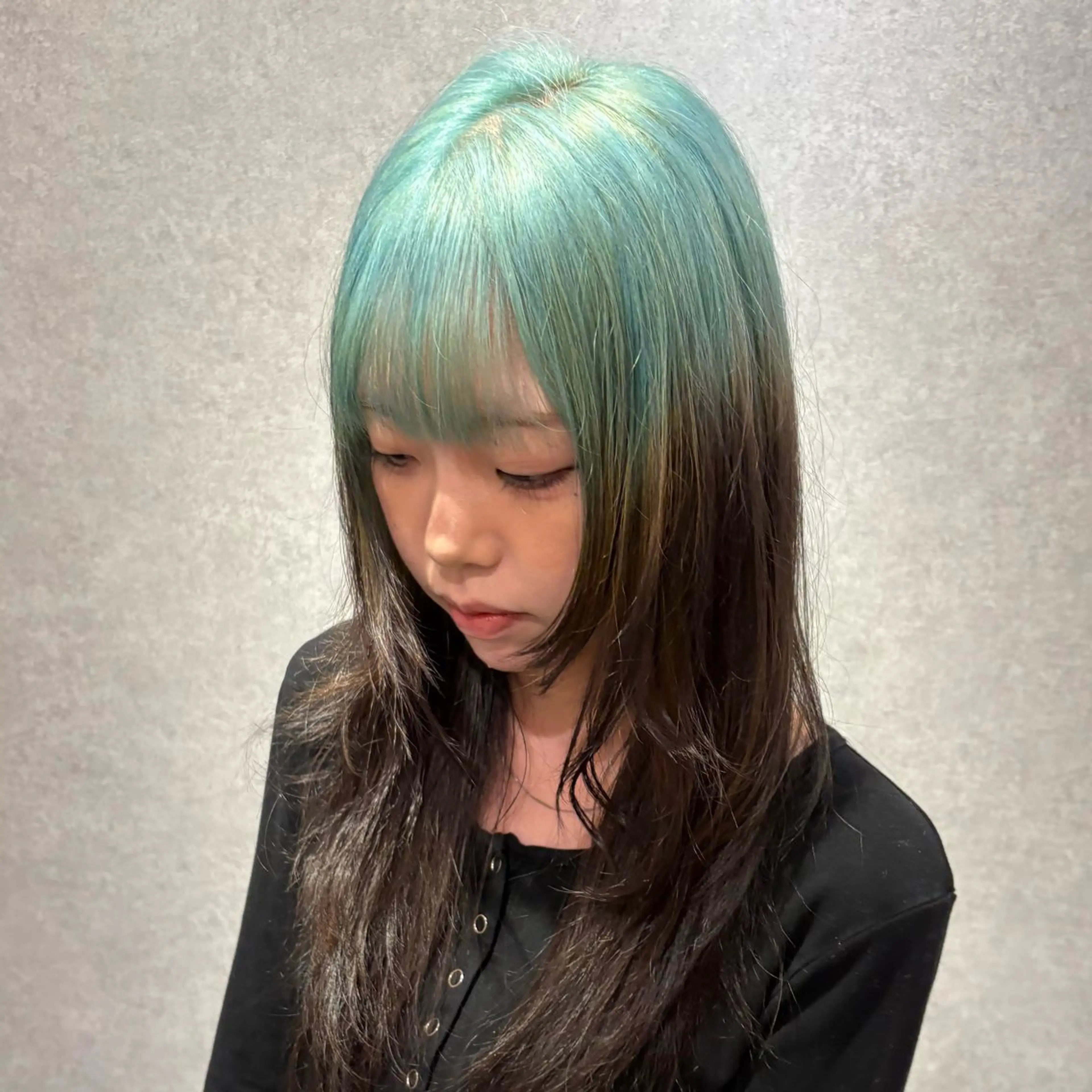 ロング レイヤーカット カット ヘアカラー トリートメント 牧原歩夢/レイヤー /ウルフ/ブリーチのヘアスタイル