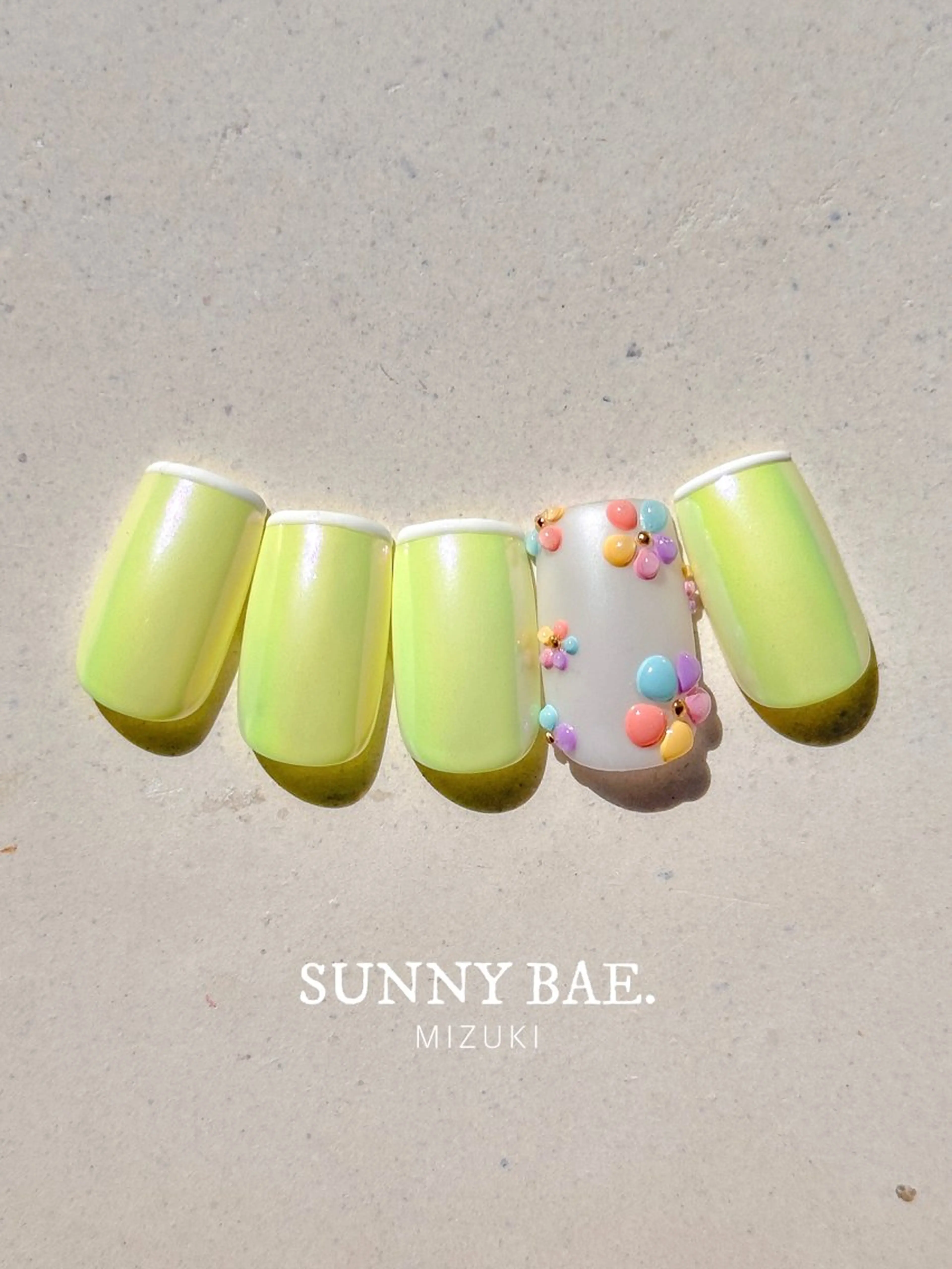 ネイル フラワーネイル フレンチネイル パステルネイル 春ネイル 黄色 ハンドネイル SUNNY BAE. 🌼MIZUKIのネイルデザイン