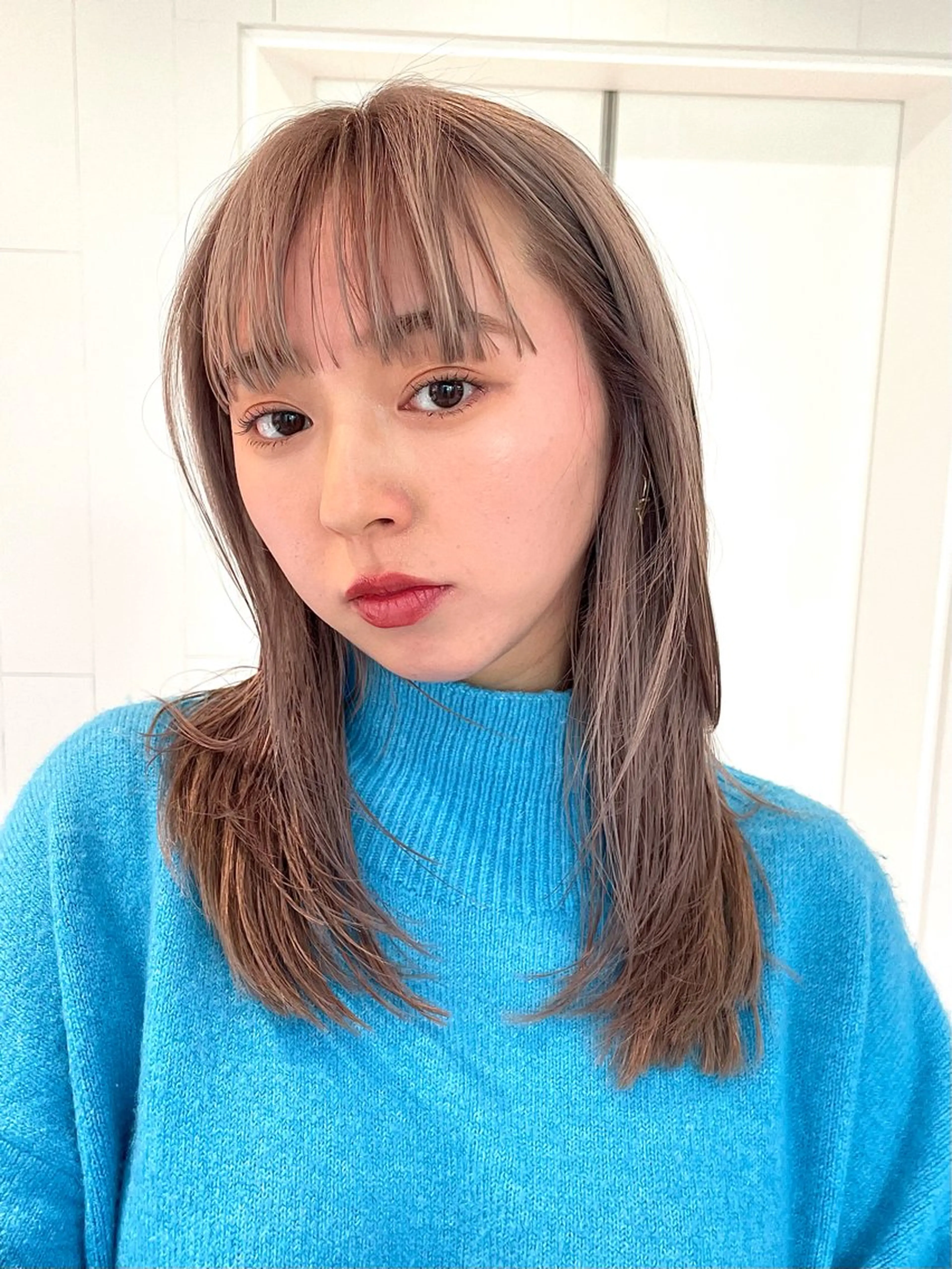 ミディアム カラー ミディアムレイヤー ベージュカラー ブリーチ ハイトーンカラー レイヤーカット Kouta/似合わせ /パーマ/カラーのヘアスタイル