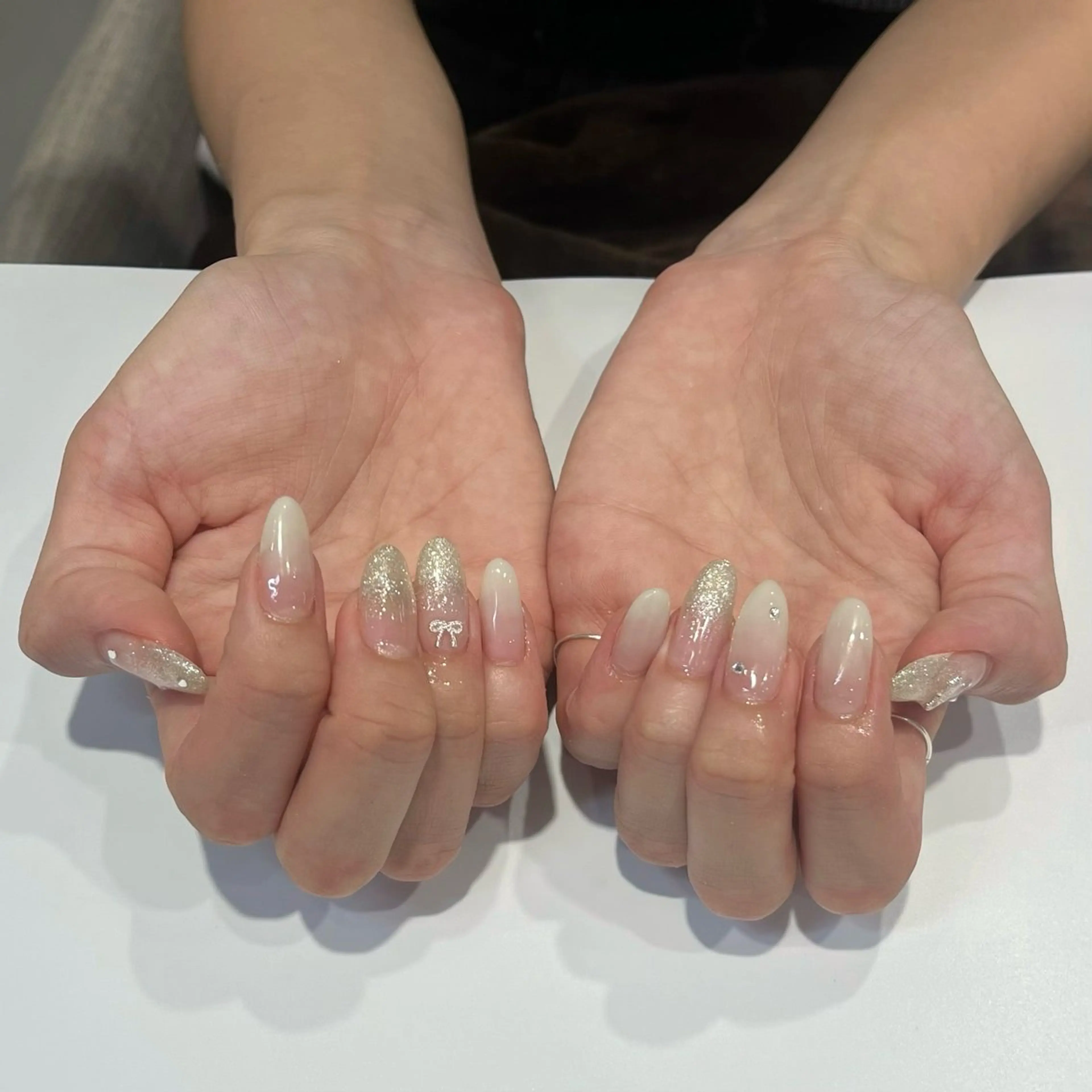 ネイル ストーンネイル ホワイト muguet所属・nonoka 🌙のネイルデザイン