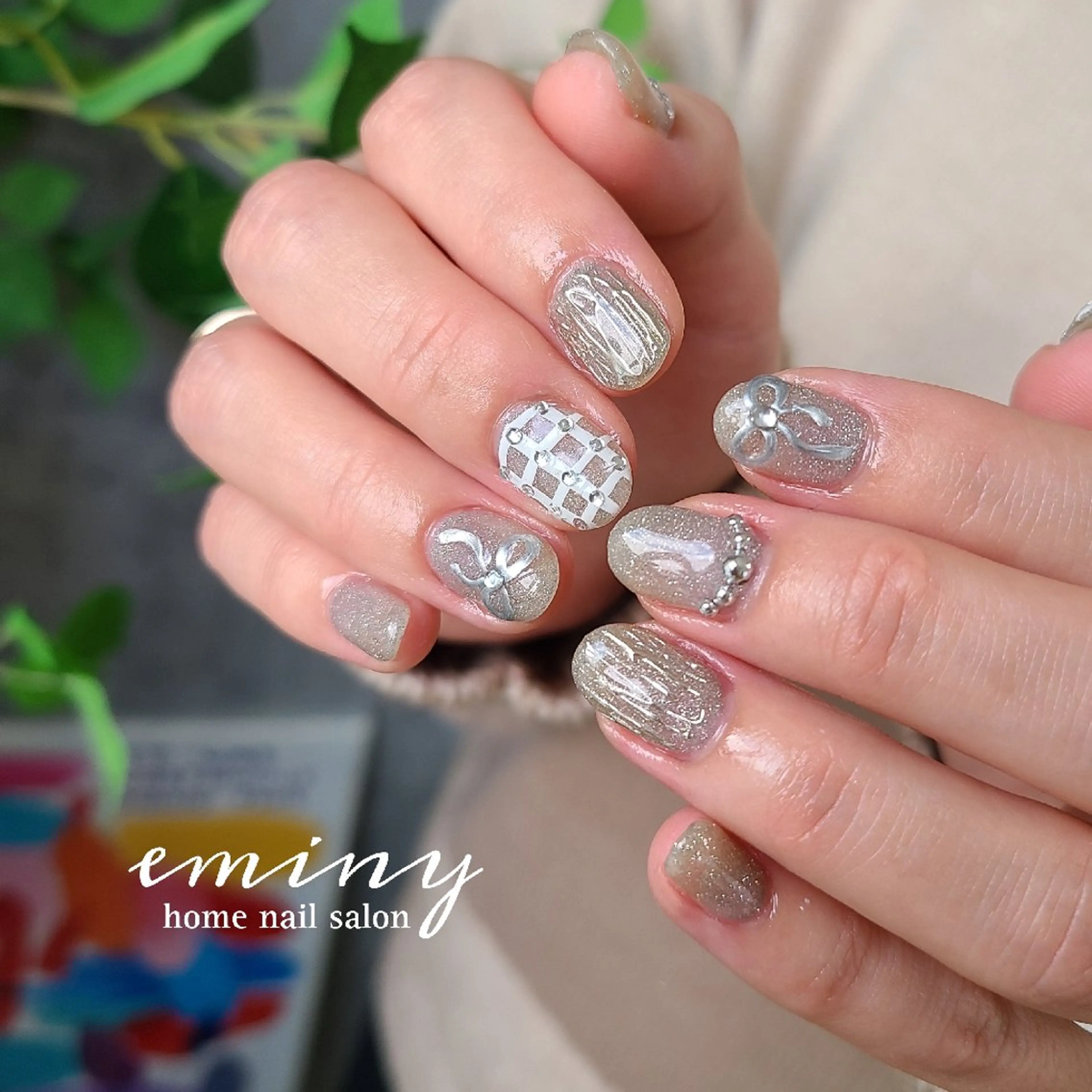 ネイル フラッシュネイル キラキラネイル 韓国ネイル リボン シルバー ハンドネイル nail salon  eminyのネイルデザイン