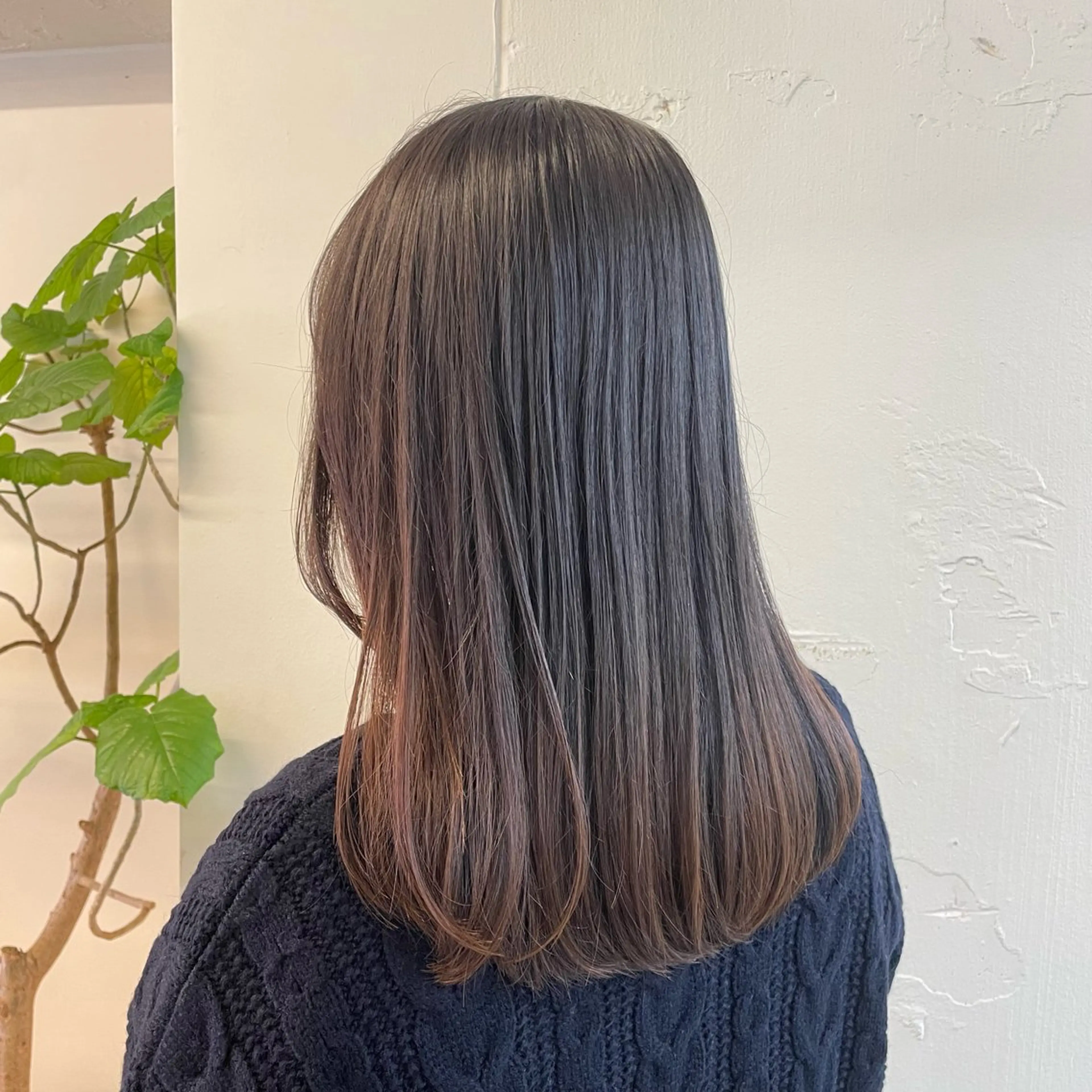 セミロング カット 美髪ストレート 🌙上山リルのヘアスタイル